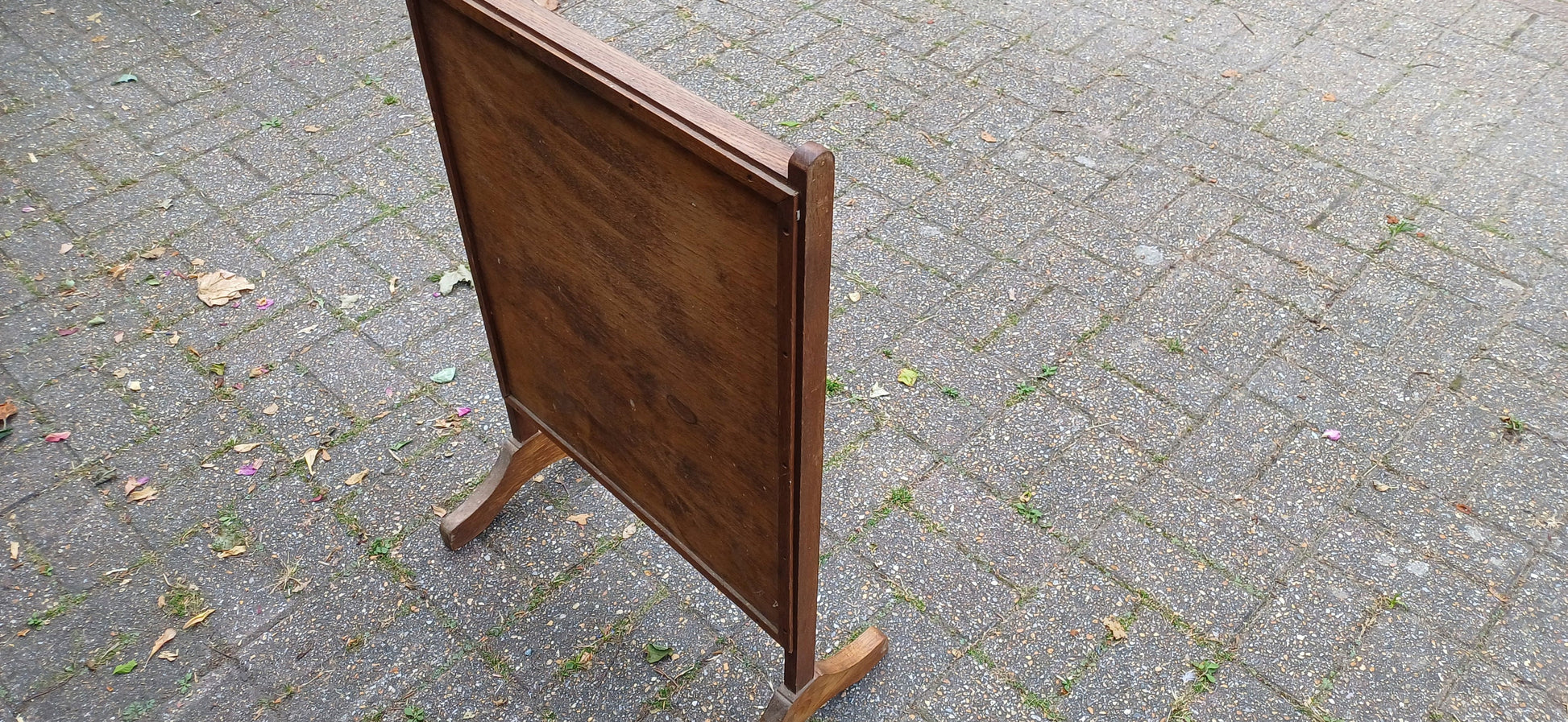 Top Quality Oak Mid 20th Century Fire Screen Flower Floral Still Life Tapestry Decoration Glazed Fireplace Guard.