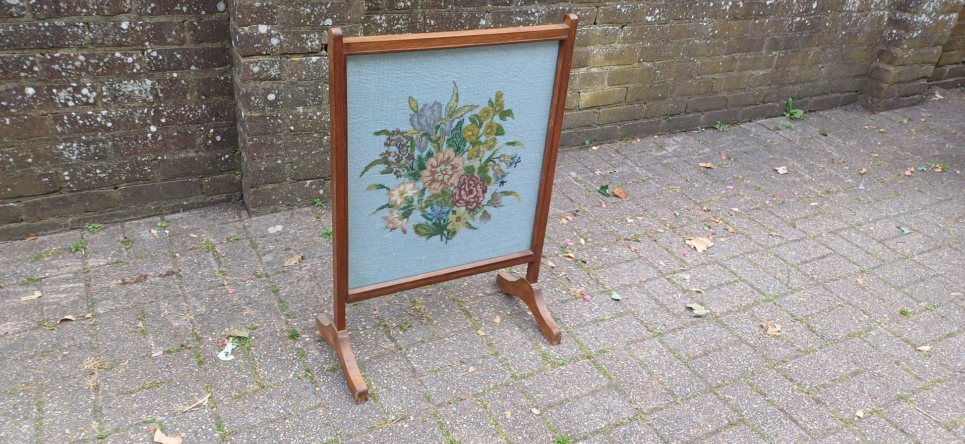 Top Quality Oak Mid 20th Century Fire Screen Flower Floral Still Life Tapestry Decoration Glazed Fireplace Guard.
