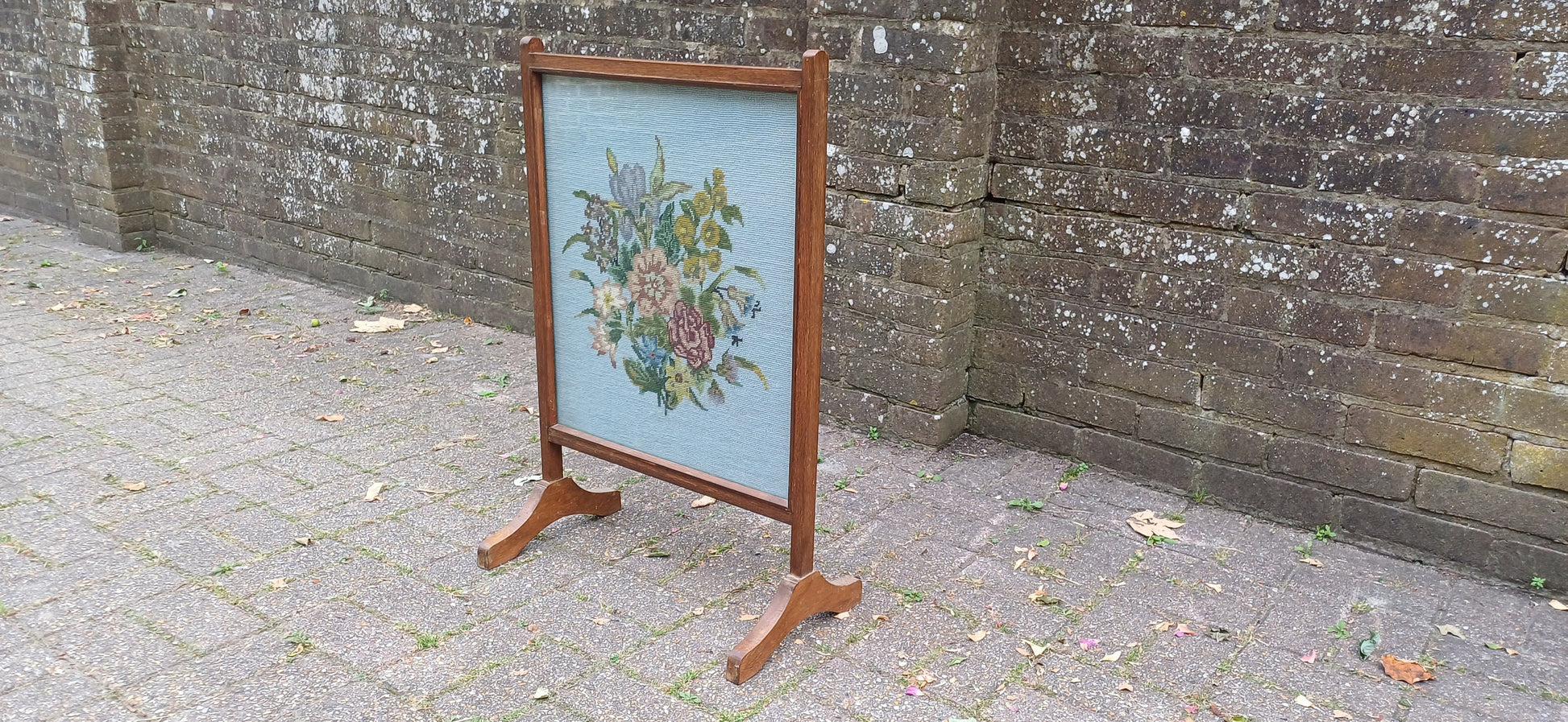 Top Quality Oak Mid 20th Century Fire Screen Flower Floral Still Life Tapestry Decoration Glazed Fireplace Guard.