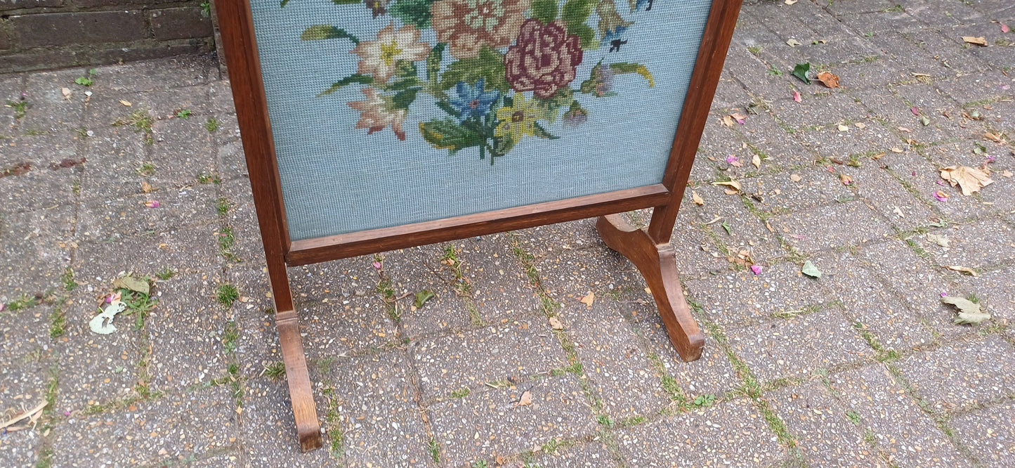 Top Quality Oak Mid 20th Century Fire Screen Flower Floral Still Life Tapestry Decoration Glazed Fireplace Guard.