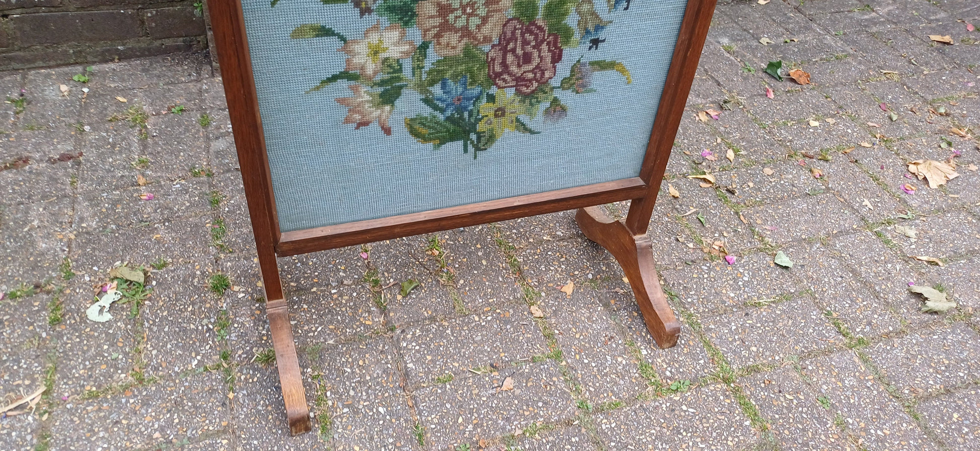 Top Quality Oak Mid 20th Century Fire Screen Flower Floral Still Life Tapestry Decoration Glazed Fireplace Guard.