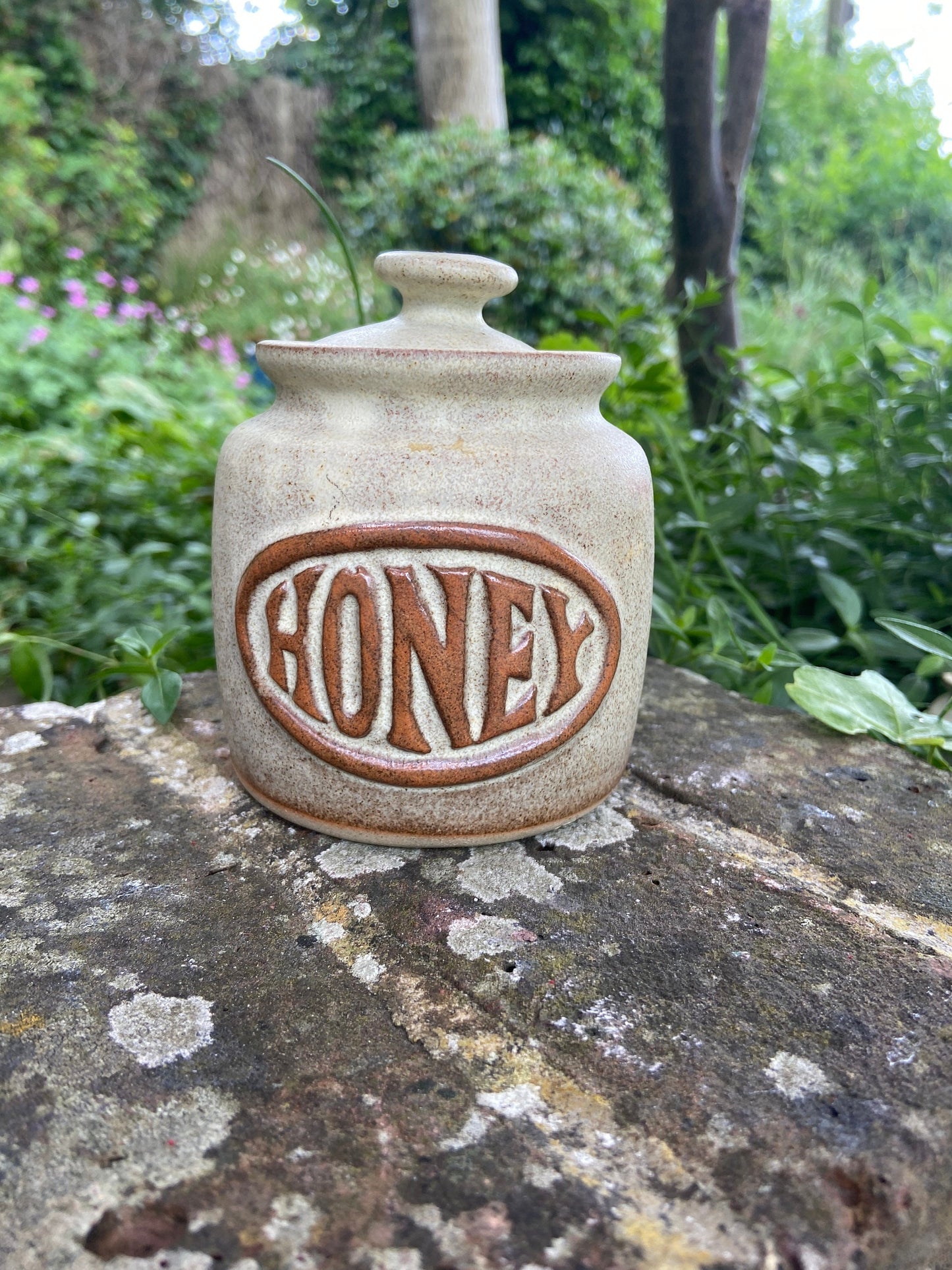 Fantastic little pair of retro stoneware, pottery, storage jars with lids for honey and jam pots, vgc