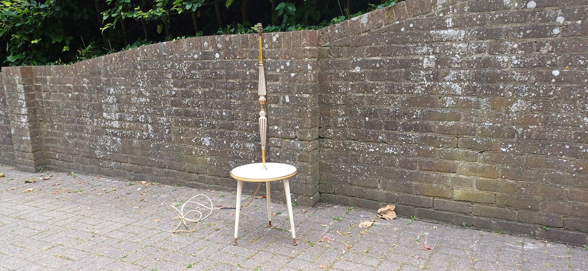 Quirky Retro Vintage Side Wine Table Standard Lamp Atomic Legs