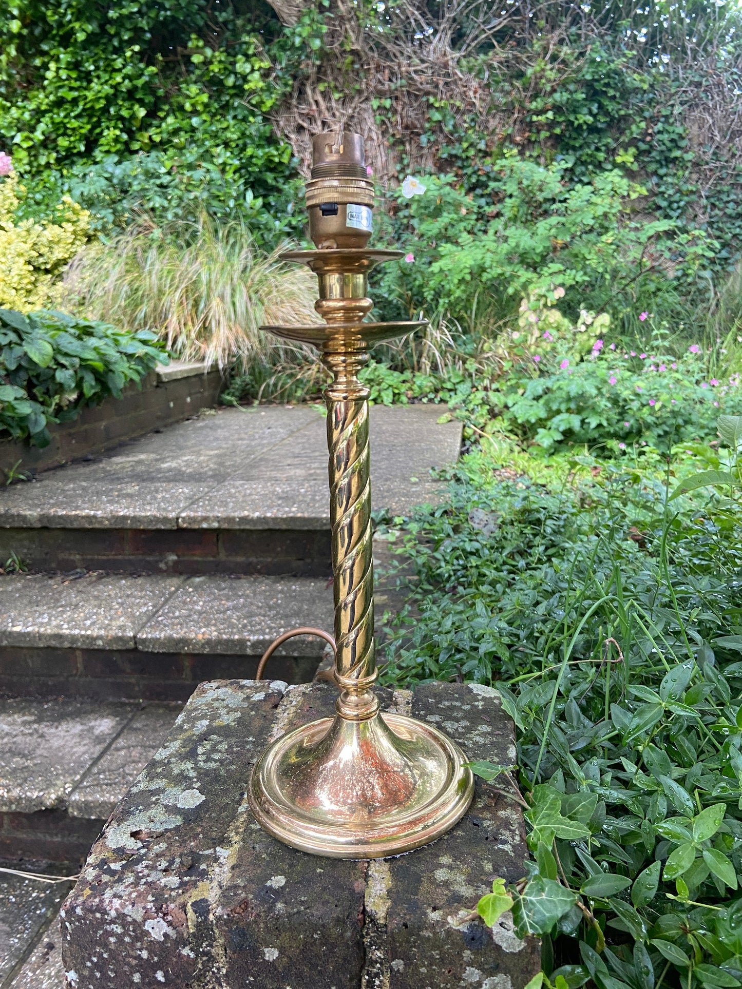Vintage brass IPRIS candlestick style turned lamp, spiral twist stem, working vintage table lamp