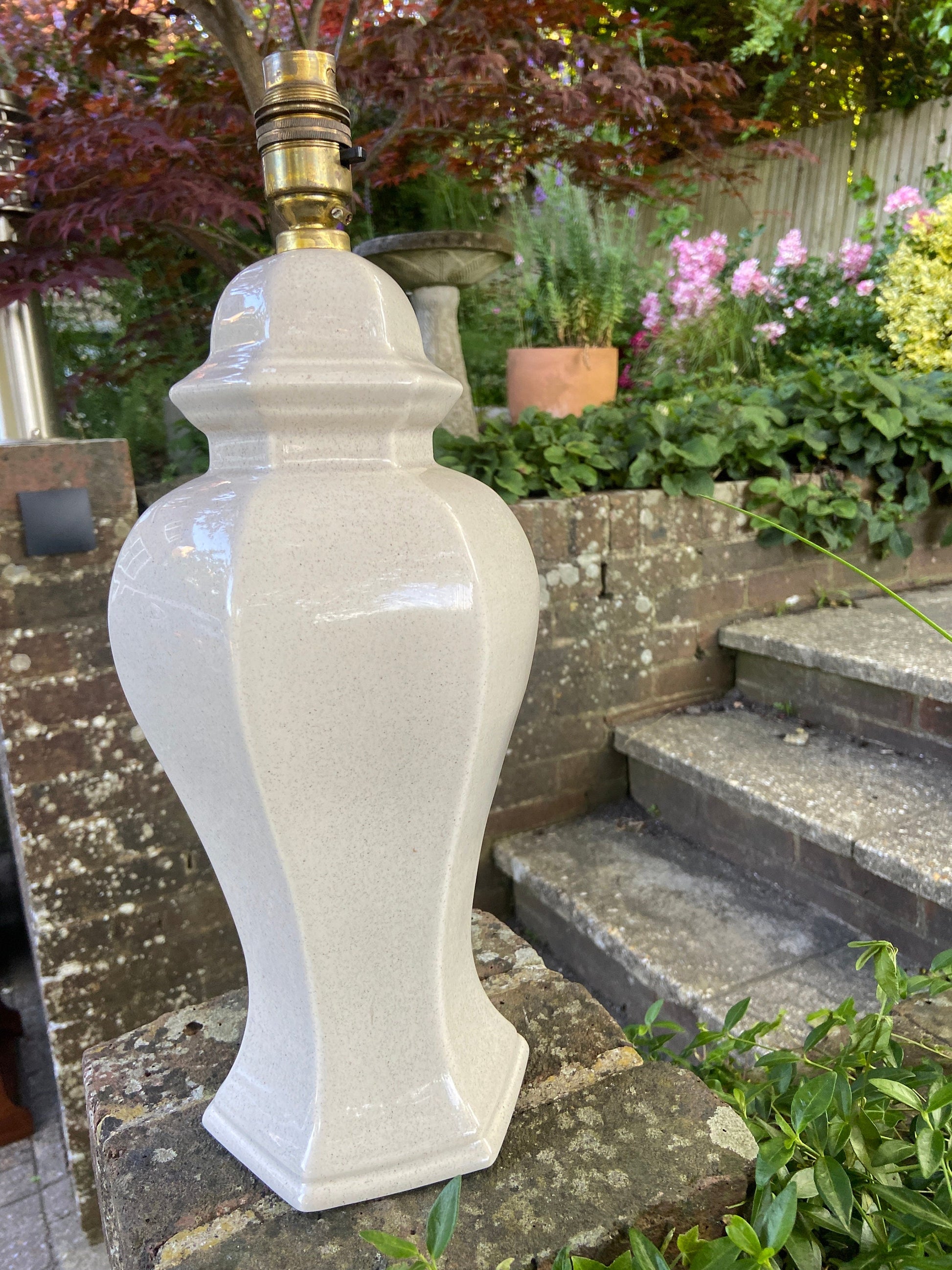 Ceramic cream beige vintage table lamp in ginger jar style with light speckled finish, large size, attractive working table lamp