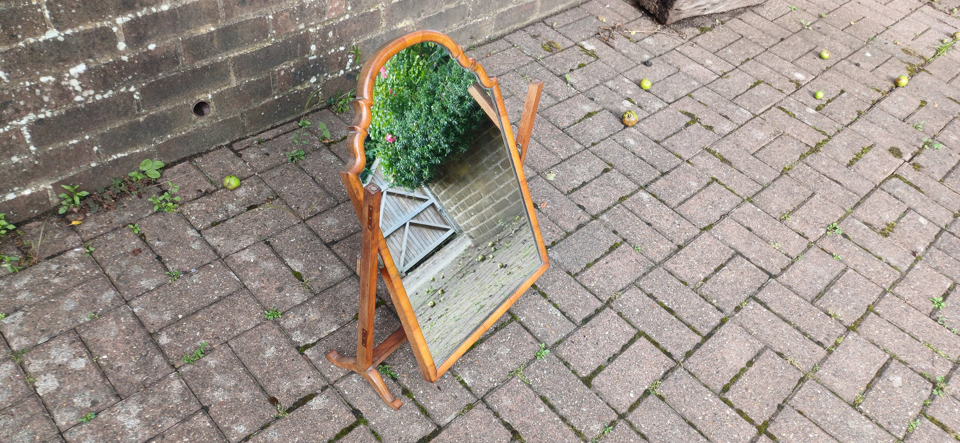 Beautiful Early 20th Century Mahogany Swing Dressing Table Mirror.