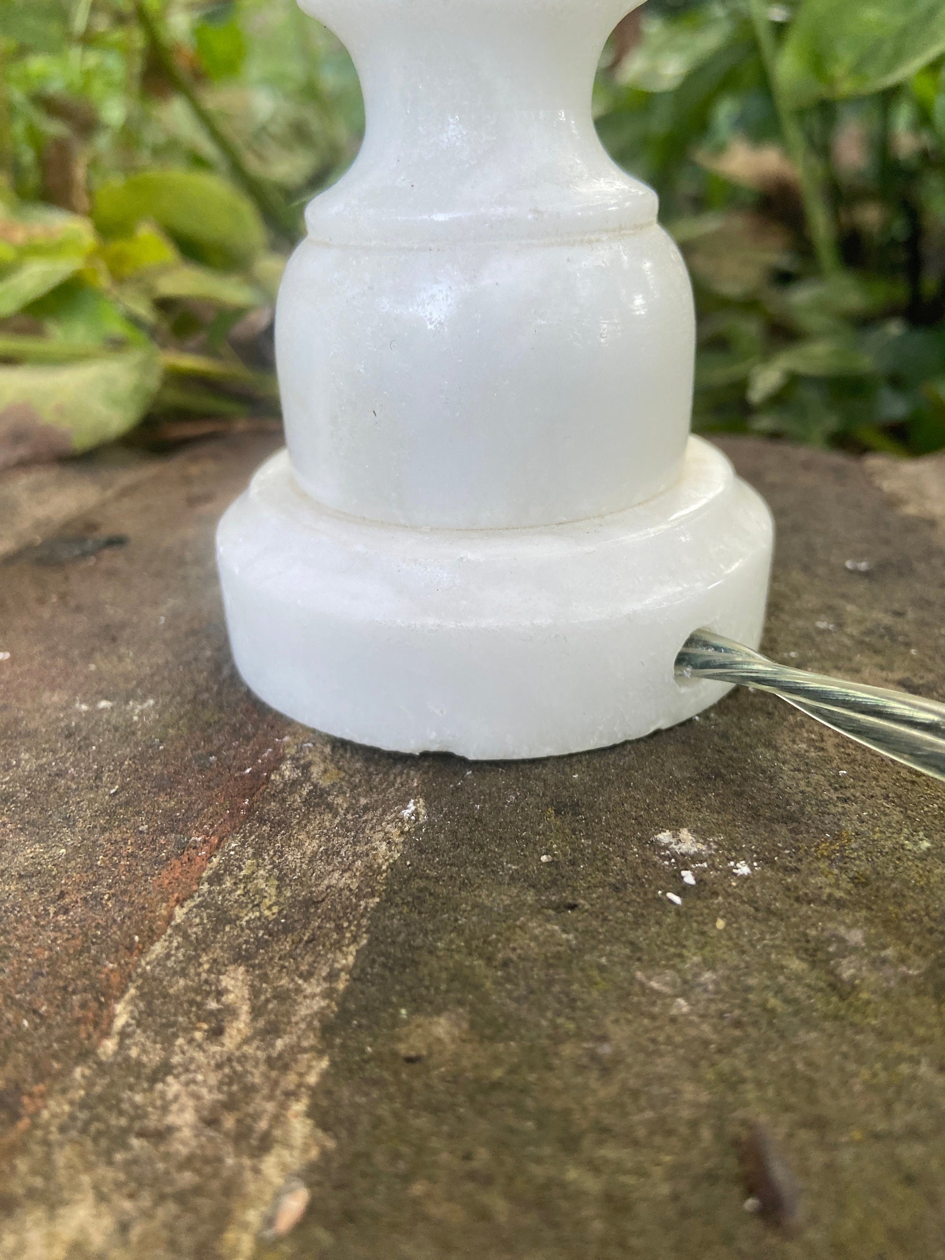 Delightful pair of vintage white onyx (alabaster) vintage table lamps - working condition, perfectly matched, smaller size