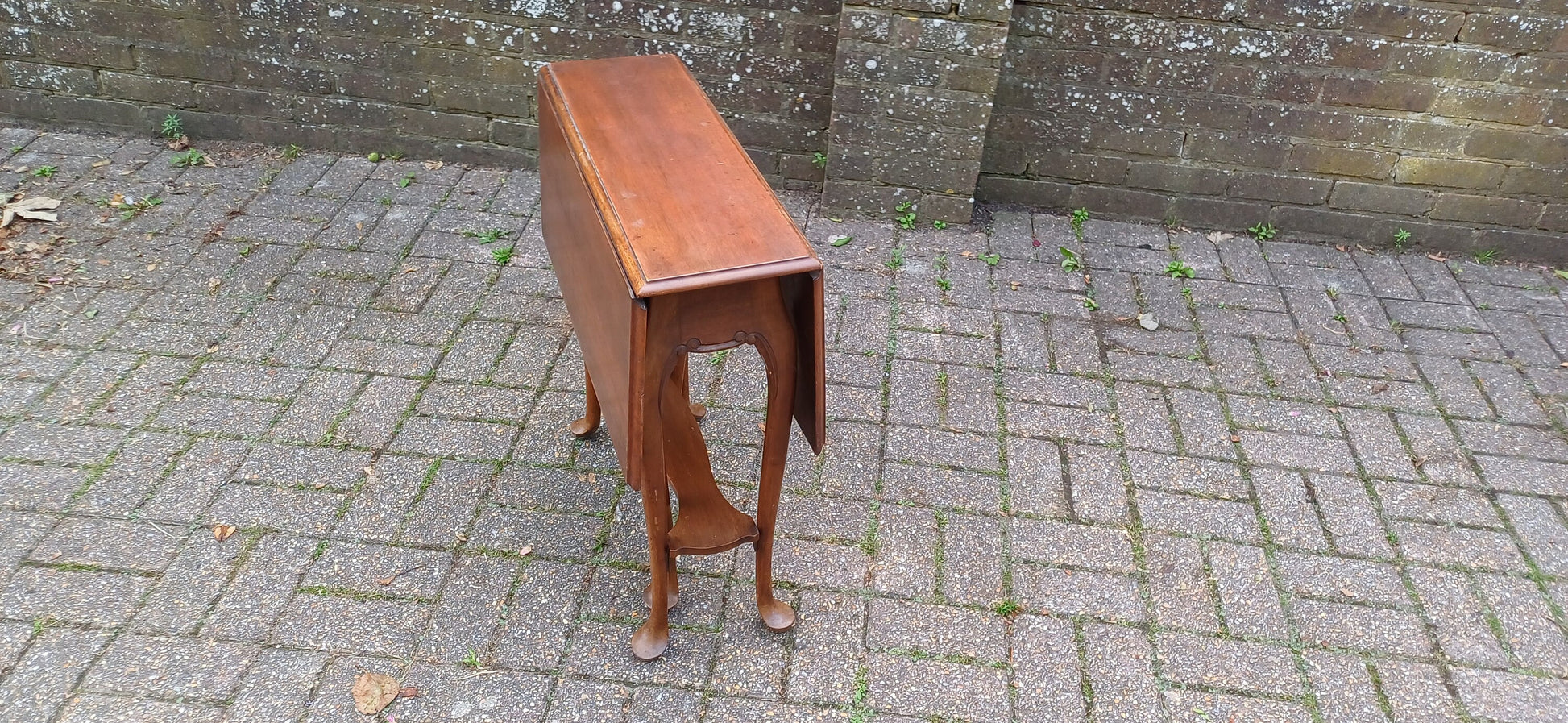Vintage Mahogany early 20th Century Sutherland Table Cabriole Legs Drop Leaf Extending Space Saver.