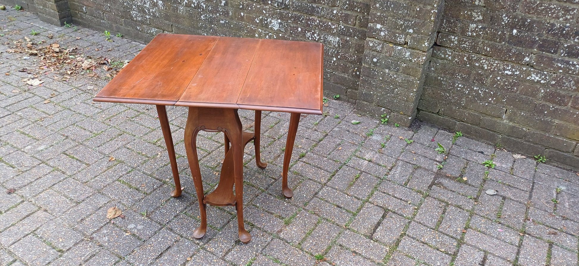 Vintage Mahogany early 20th Century Sutherland Table Cabriole Legs Drop Leaf Extending Space Saver.