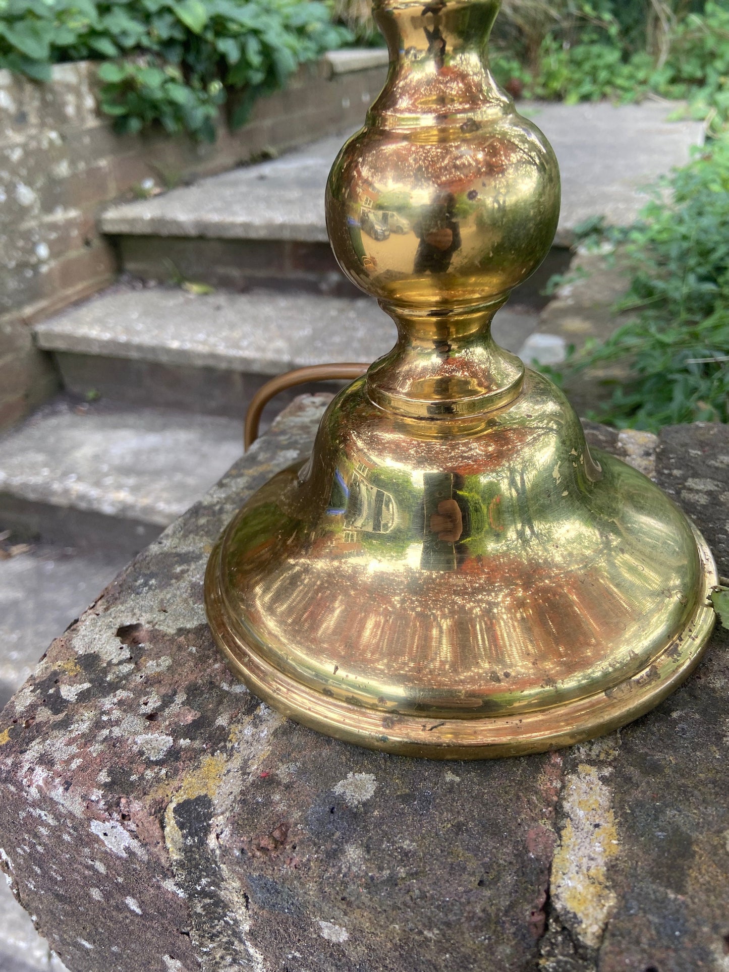Classic vintage brass table lamp, Made in England, good quality, classic shape, working condition, large