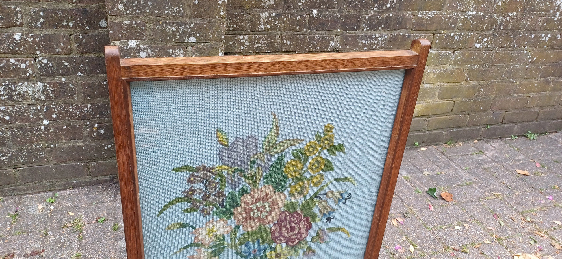 Top Quality Oak Mid 20th Century Fire Screen Flower Floral Still Life Tapestry Decoration Glazed Fireplace Guard.