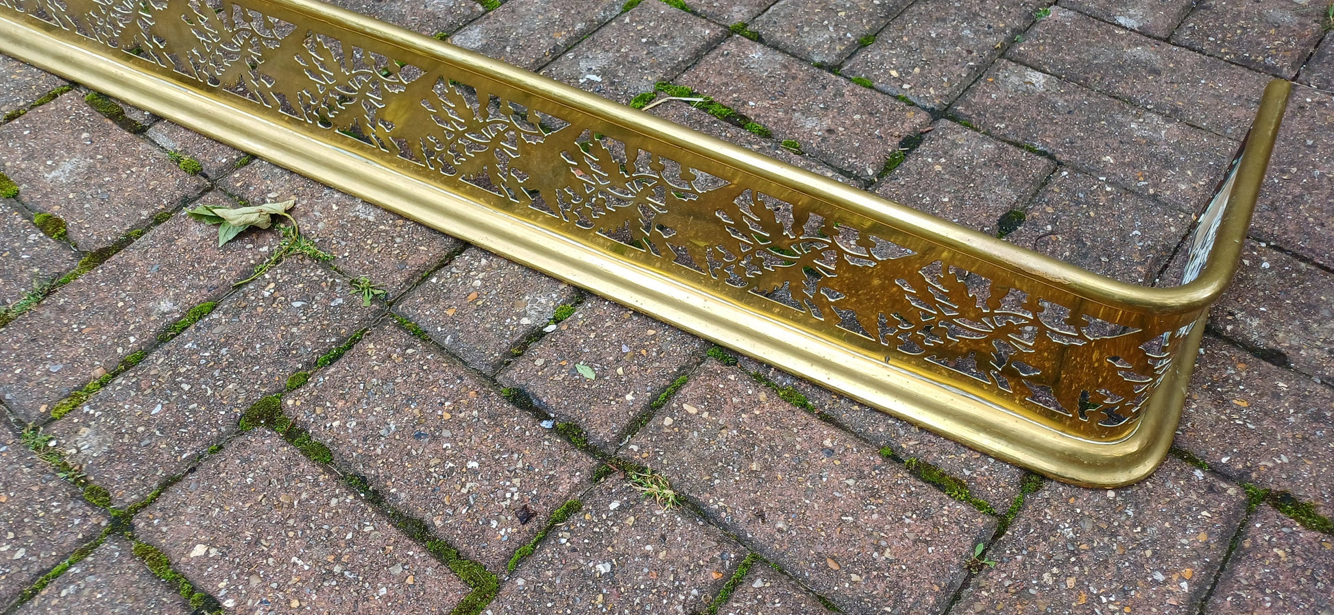 Superb Vintage Victorian Brass Fireplace Fender Guard in Excellent Condition