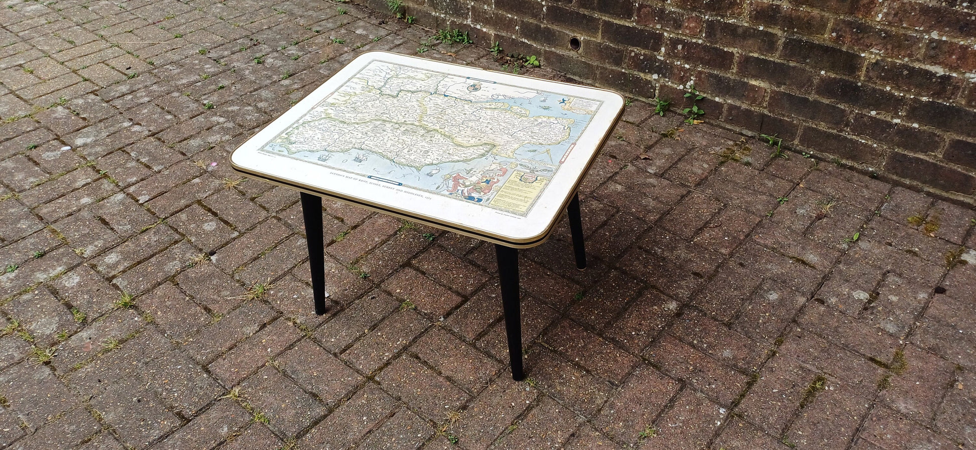 Vintage Retro Caxton Map 60s Coffee Table Saxton’s Map of Kent, Sussex, Surrey and Middlesex, 1575.