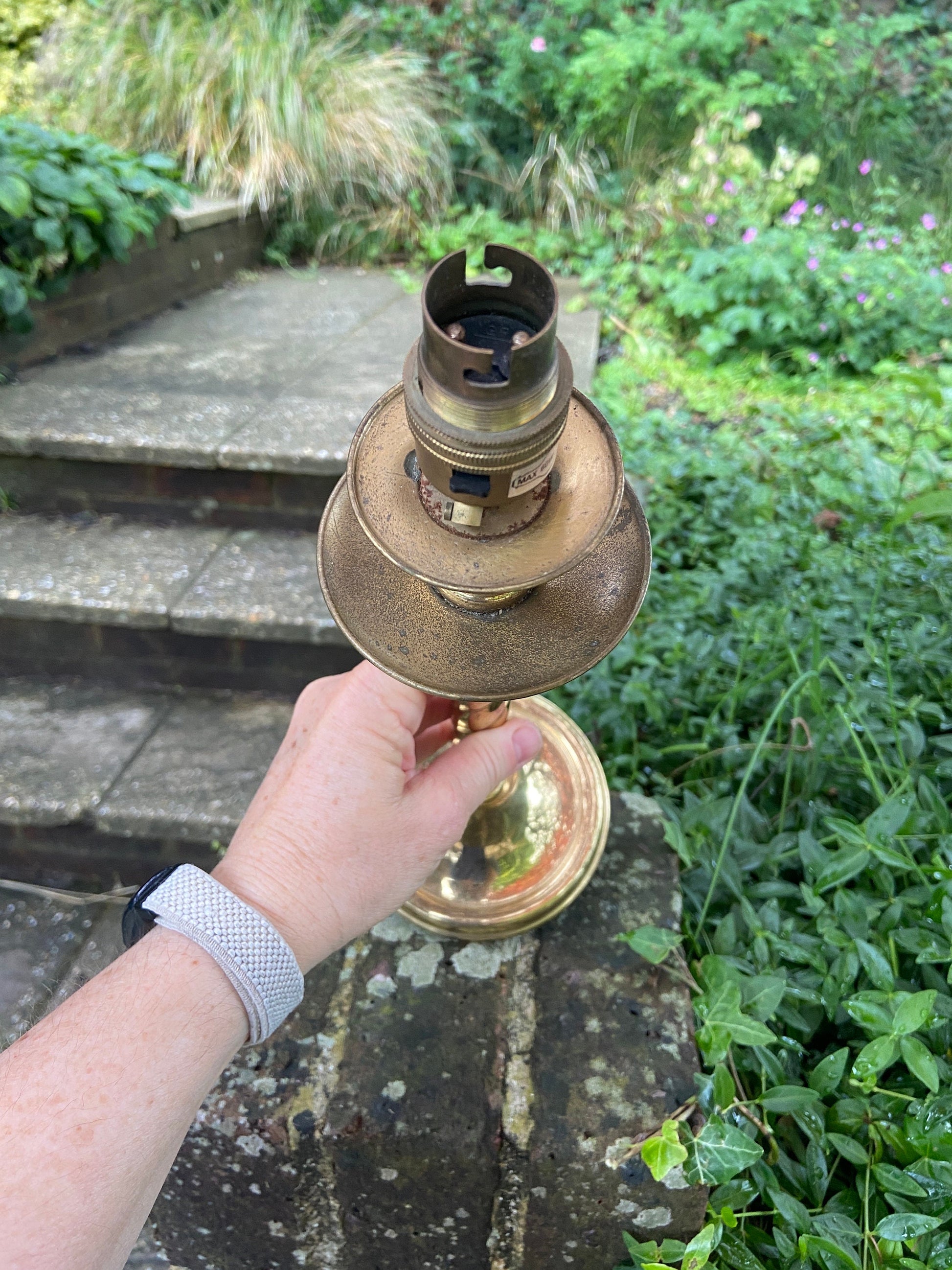 Vintage brass IPRIS candlestick style turned lamp, spiral twist stem, working vintage table lamp