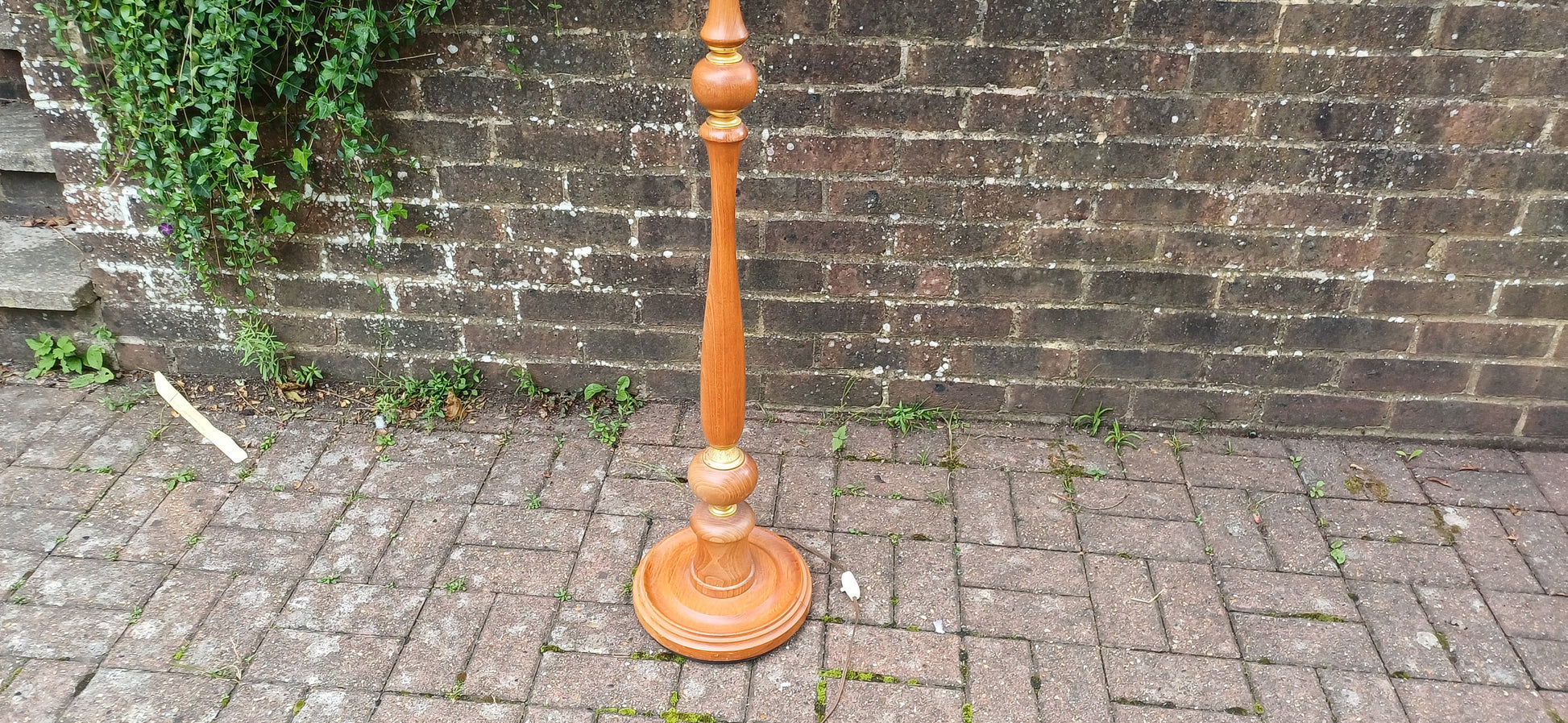 Beautiful Quality 70s Vintage Turned Wood and Brass Standard Lamp and Lampshade Working.