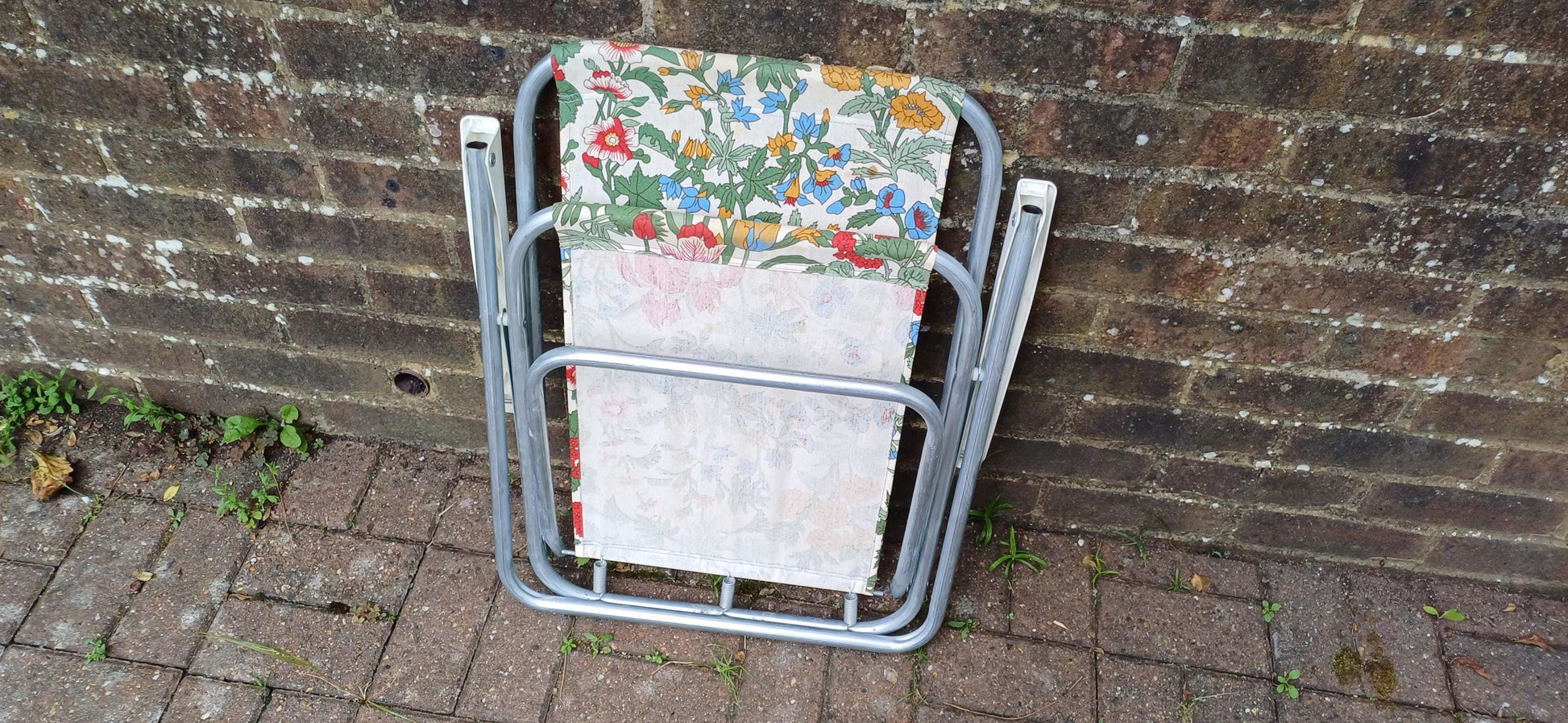 Vintage Retro 70s Sprung Deckchair. Folding. Made in Czechosolvakia. Funky Floral Decoration.