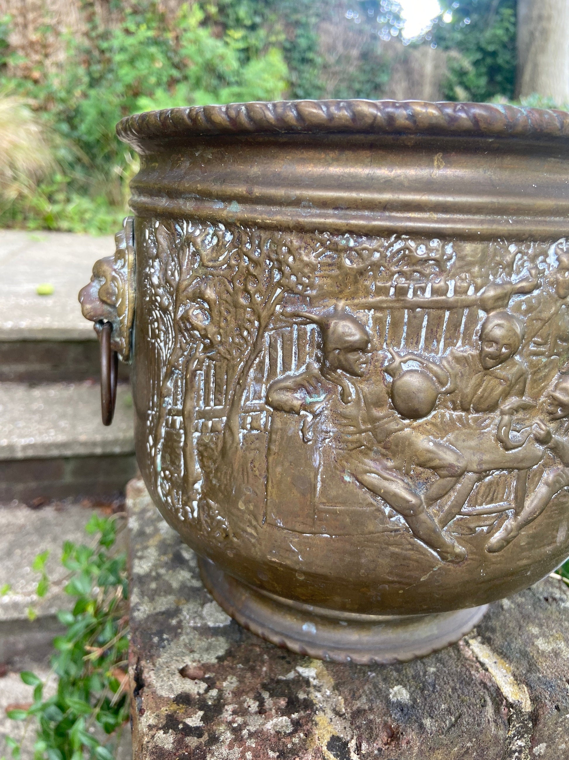 Vintage medium brass moulded planter, indoor planter, plant pot - lovely figurine and embossed detail, vgc, 21cm h, 22cm diameter