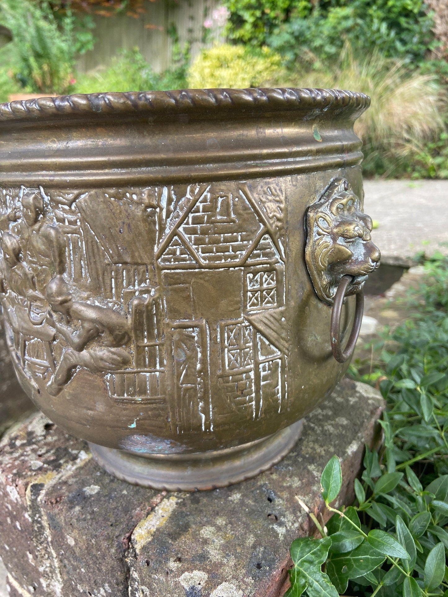 Vintage medium brass moulded planter, indoor planter, plant pot - lovely figurine and embossed detail, vgc, 21cm h, 22cm diameter
