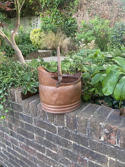 vintage copper bucket used for coal. coal bucket. copper bucket, vintage bucket. great vintage mid century piece