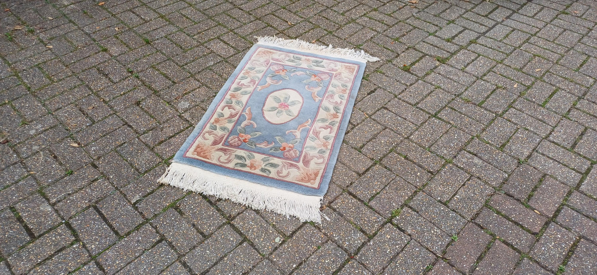 Classic 70s or 80s Decorative Patterned Rug Vintage Wool Woollen Rug Blue.