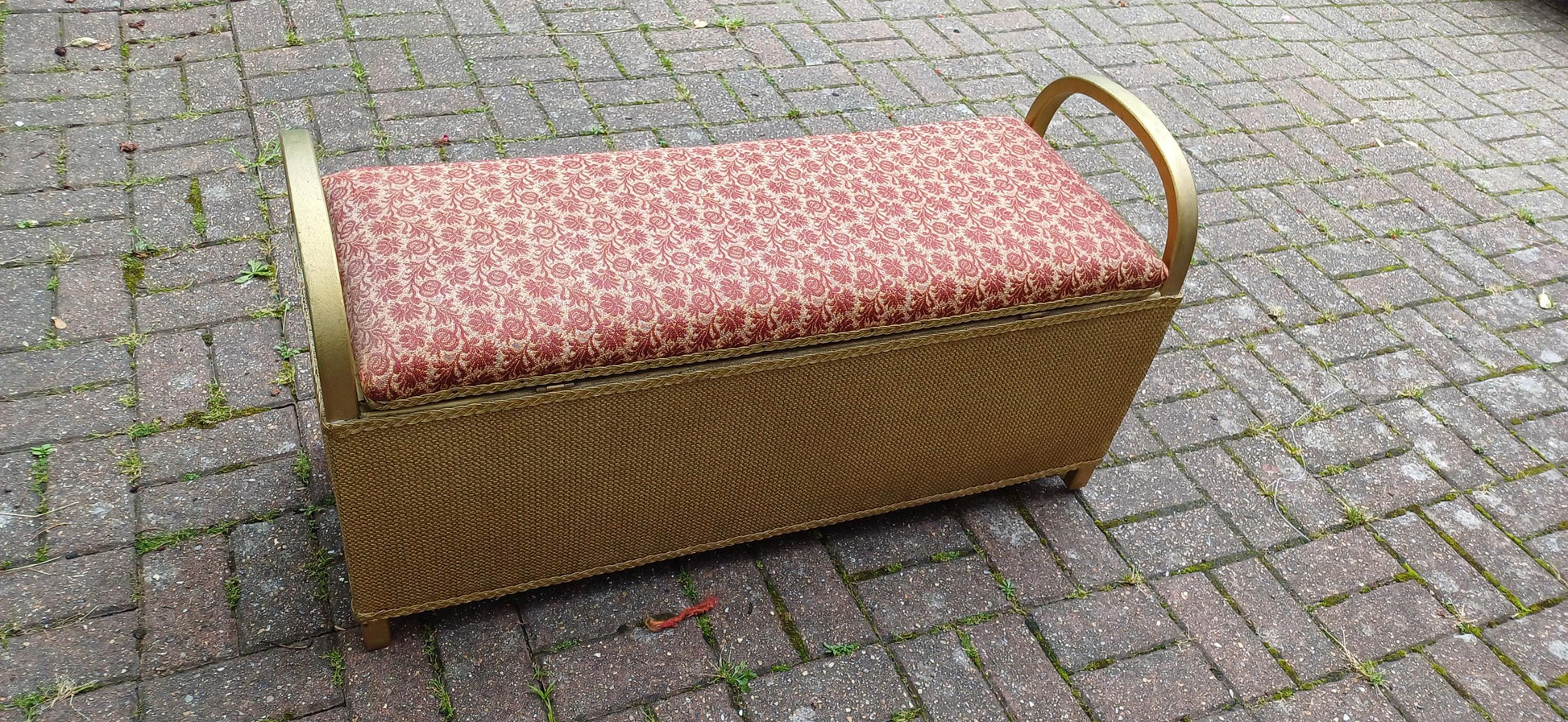 Superbly Preserved Vintage Retro Lloyd Loom Style Upholstered Ottoman in Gold and Red.