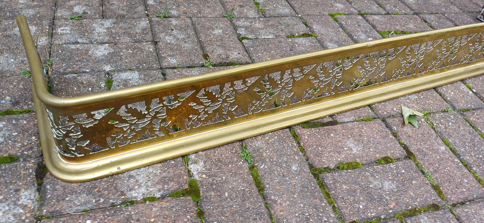 Superb Vintage Victorian Brass Fireplace Fender Guard in Excellent Condition