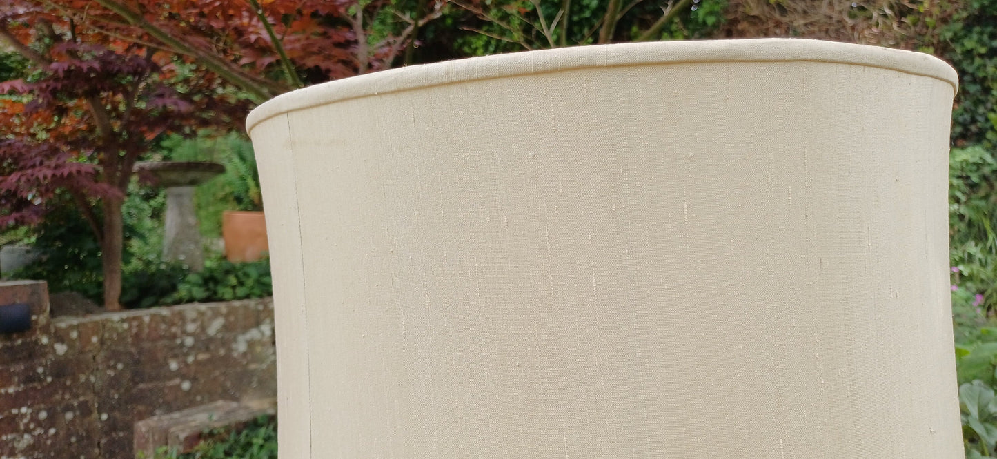 Beautiful Quality 70s Vintage Turned Wood and Brass Standard Lamp and Lampshade Working.