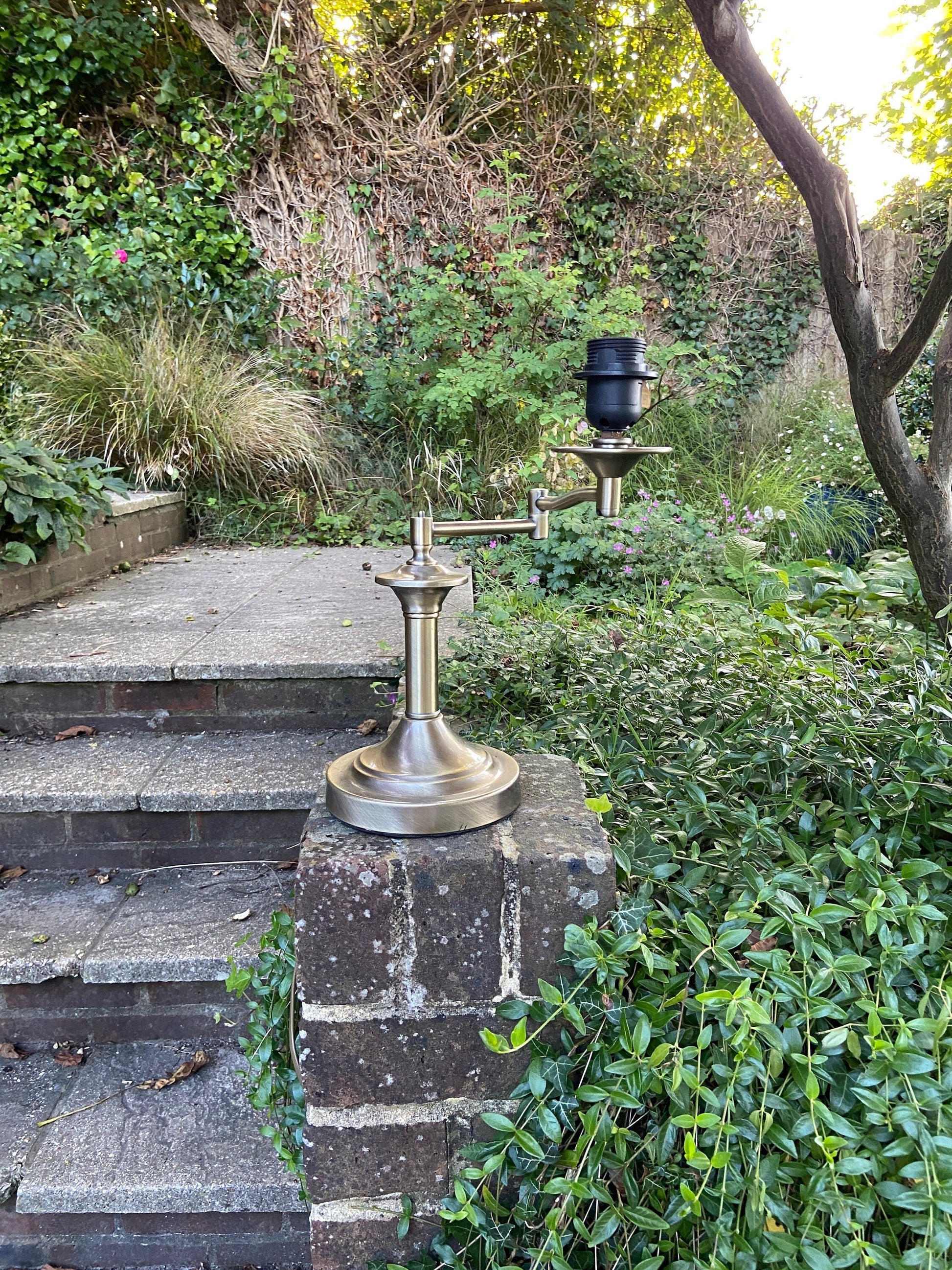antique brass finished 1980s table lamp with aswing arm. perfect a desk or dressing table. or corner table. working