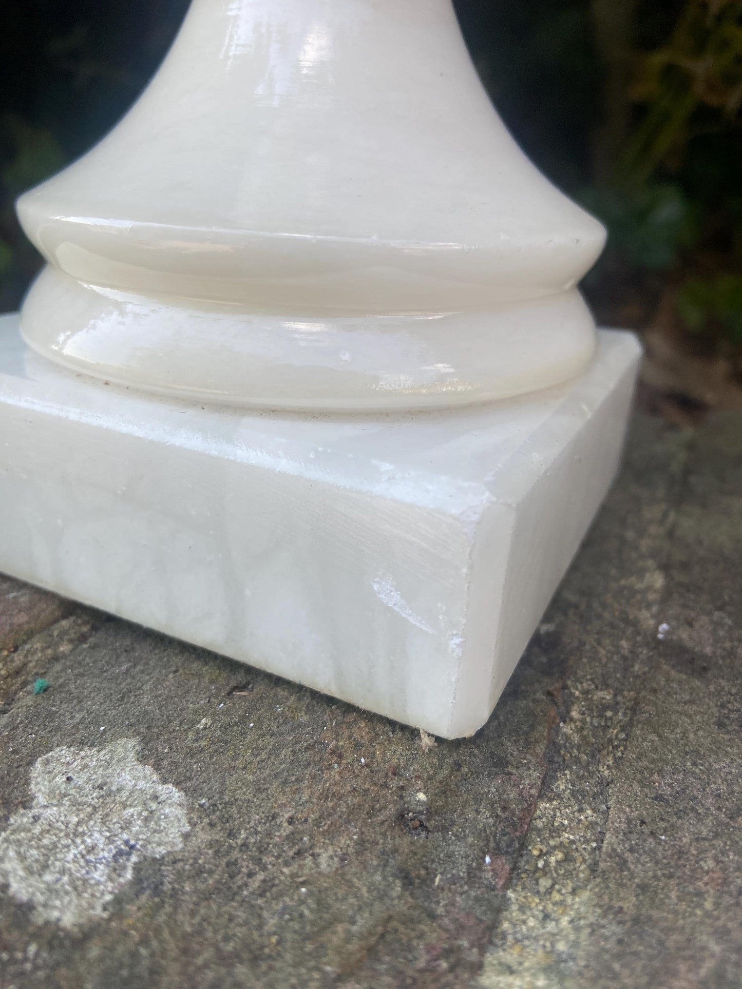 Retro Alabaster Onyx Table Lamp - cream with light grey veins - large and working