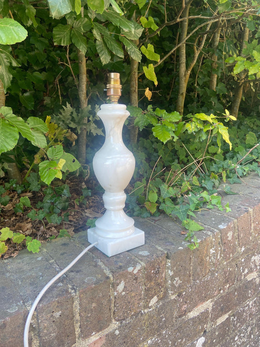 creamy alabaster or onyx large table lamp. classiclampshape. square base, bulbous body. good quality. creamy white with light grey veins. working lamp