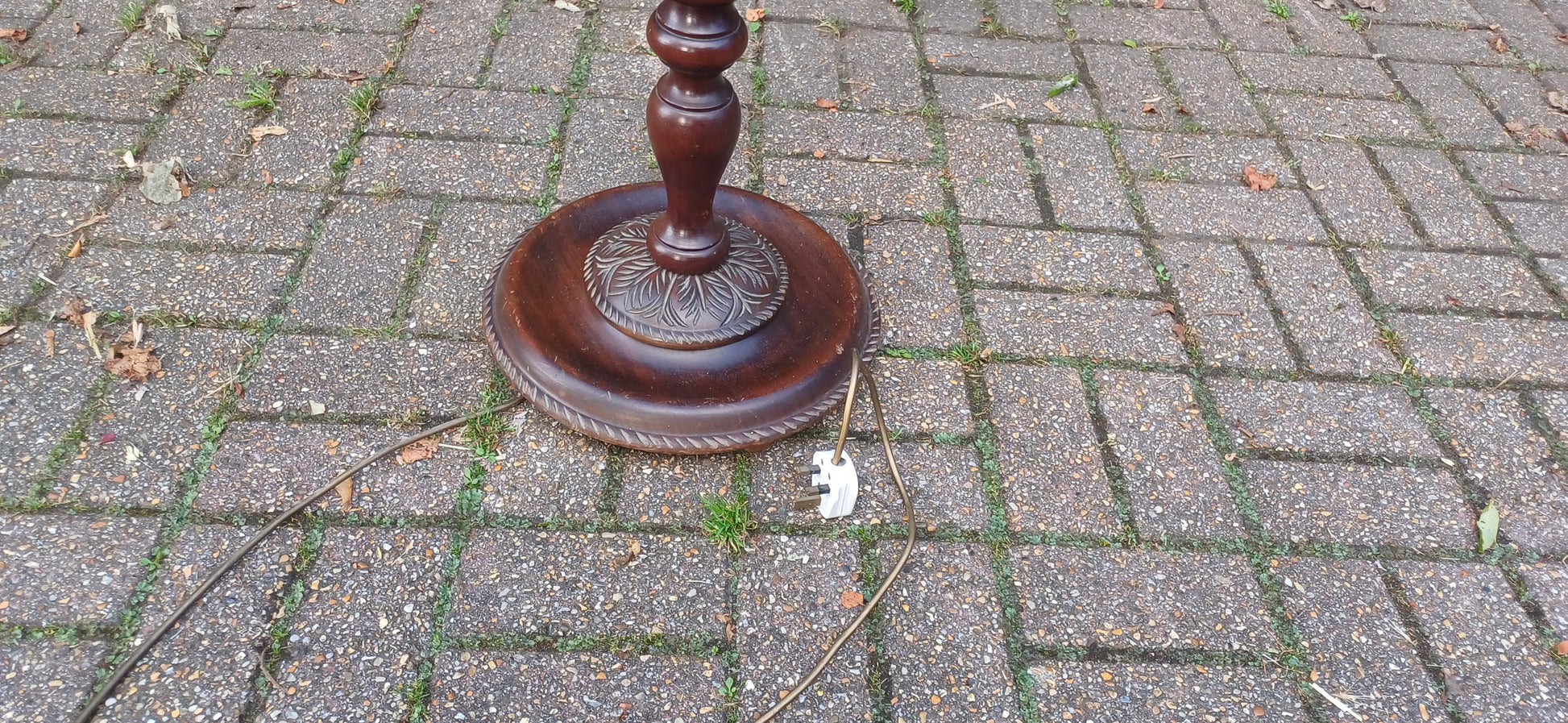 Quality Vintage Mahogany Carved and Fluted Standard Lamp Working. Victorian Style.