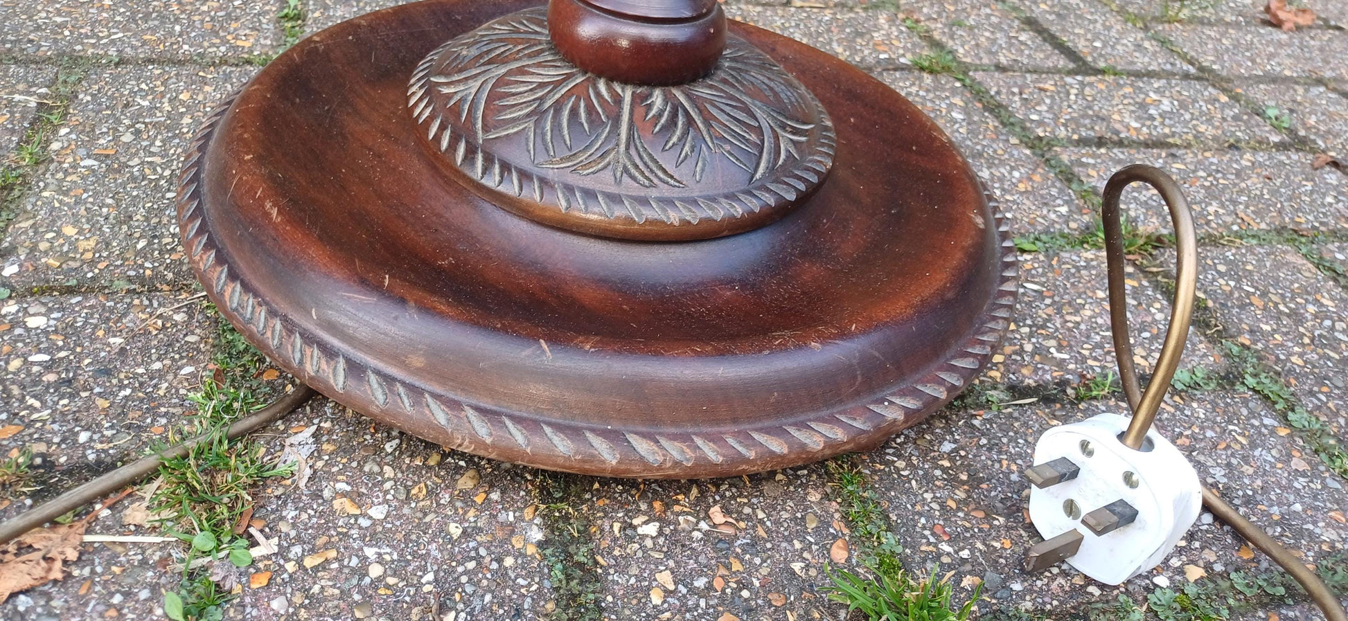 Quality Vintage Mahogany Carved and Fluted Standard Lamp Working. Victorian Style.