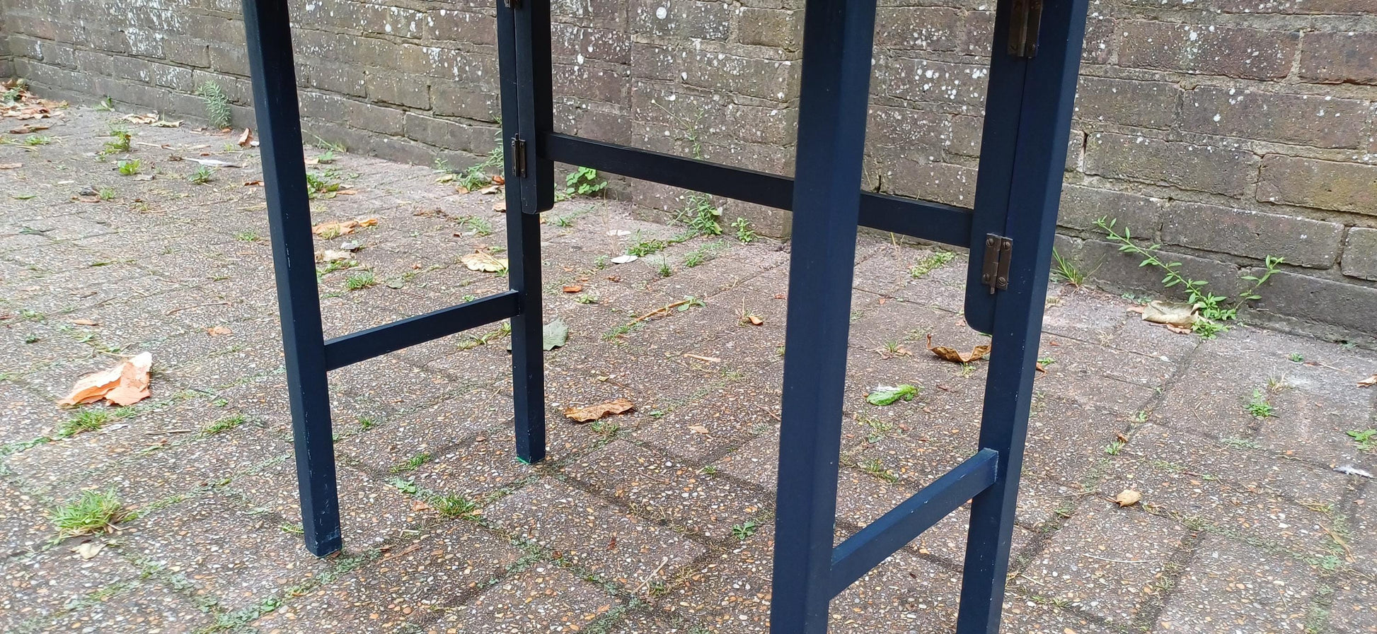 Useful Vintage 60s Style Folding Utility Coffee Side Occasional Table The Tower of London Motif.