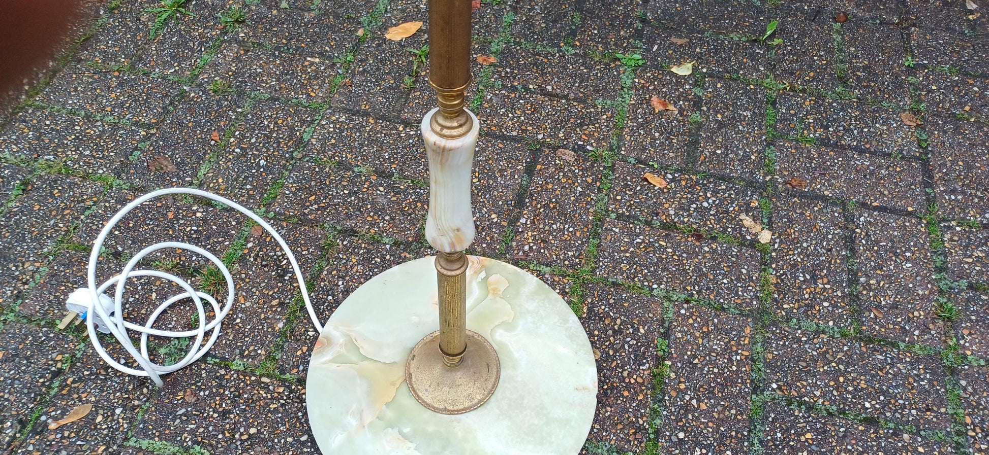 Kitsch Vintage 60s or 70s Retro Marble and Brass Standard Lamp Working.