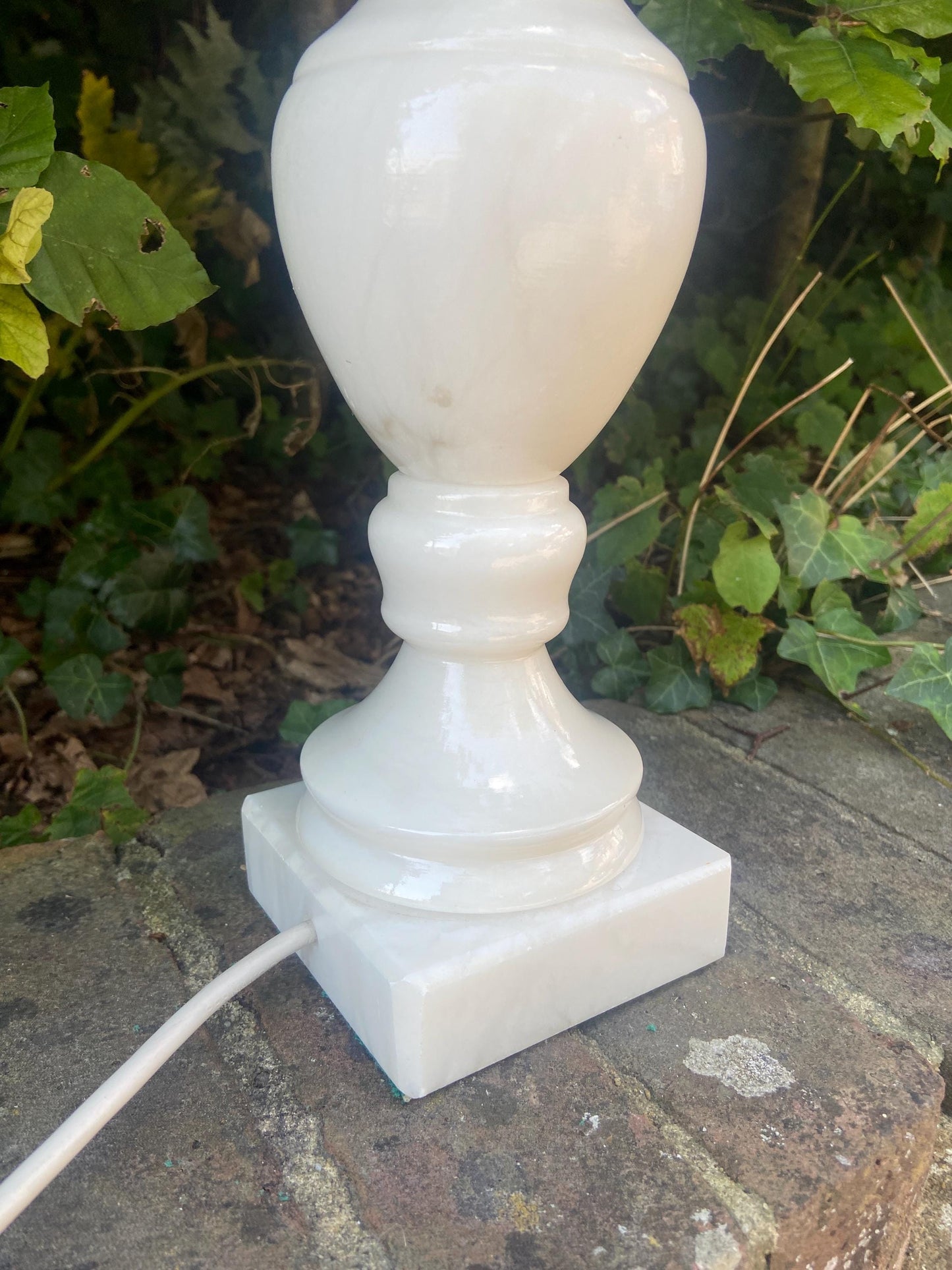 Retro Alabaster Onyx Table Lamp - cream with light grey veins - large and working