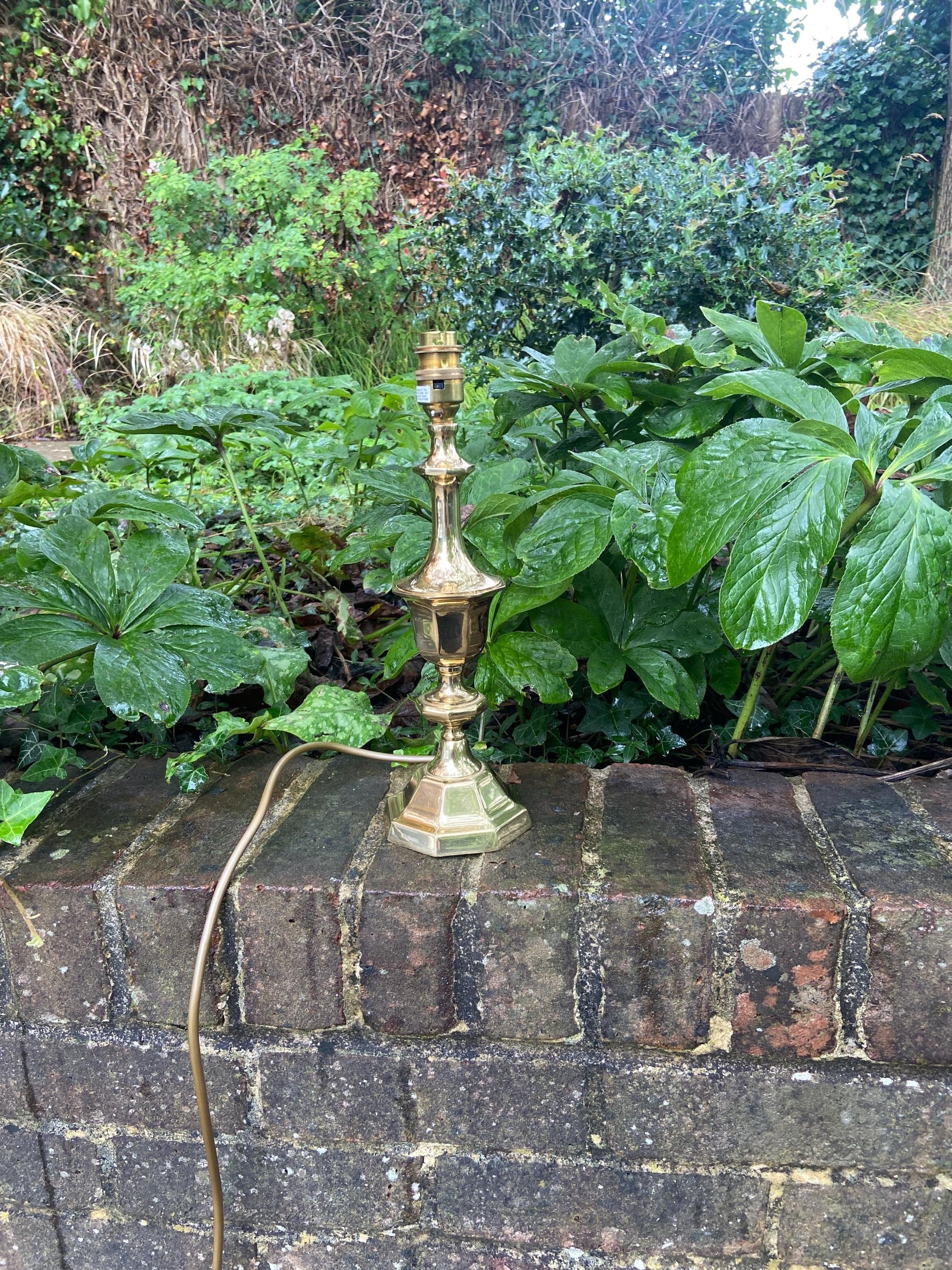 classic brass vintage table lamp. very good condition. lovely shape and working