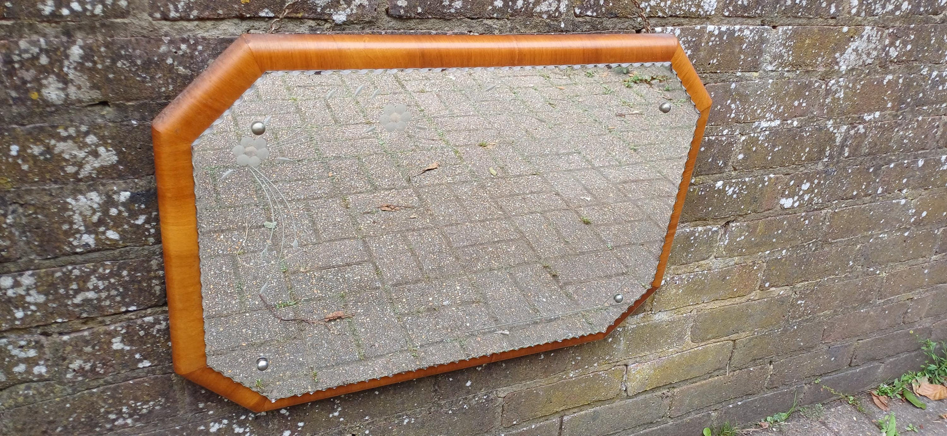 Eye Catching Vintage 30s Retro Etched Walnut Effect Wall Mirror Etched Decoration Scalloped Bevel.