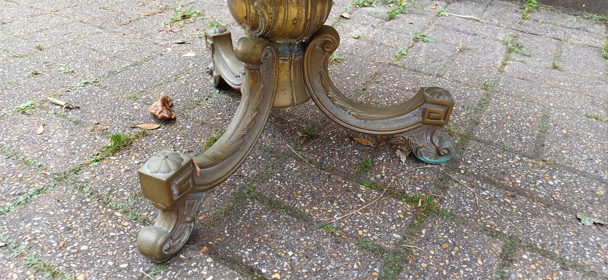 Imposing and Ostentatious Large Onyx and Brass Mid-Century 60s Coffee Table Free Hand Delivery.