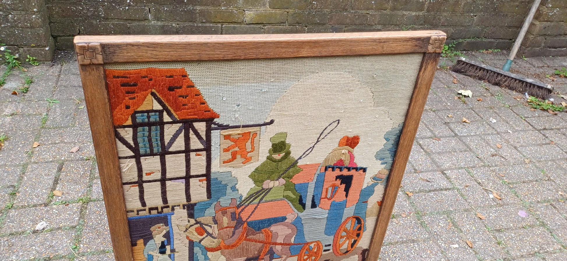 Vintage 1920s Stripped Oak Fire Screen Guard Stage Coach Charles Dickens Red Lion Pub