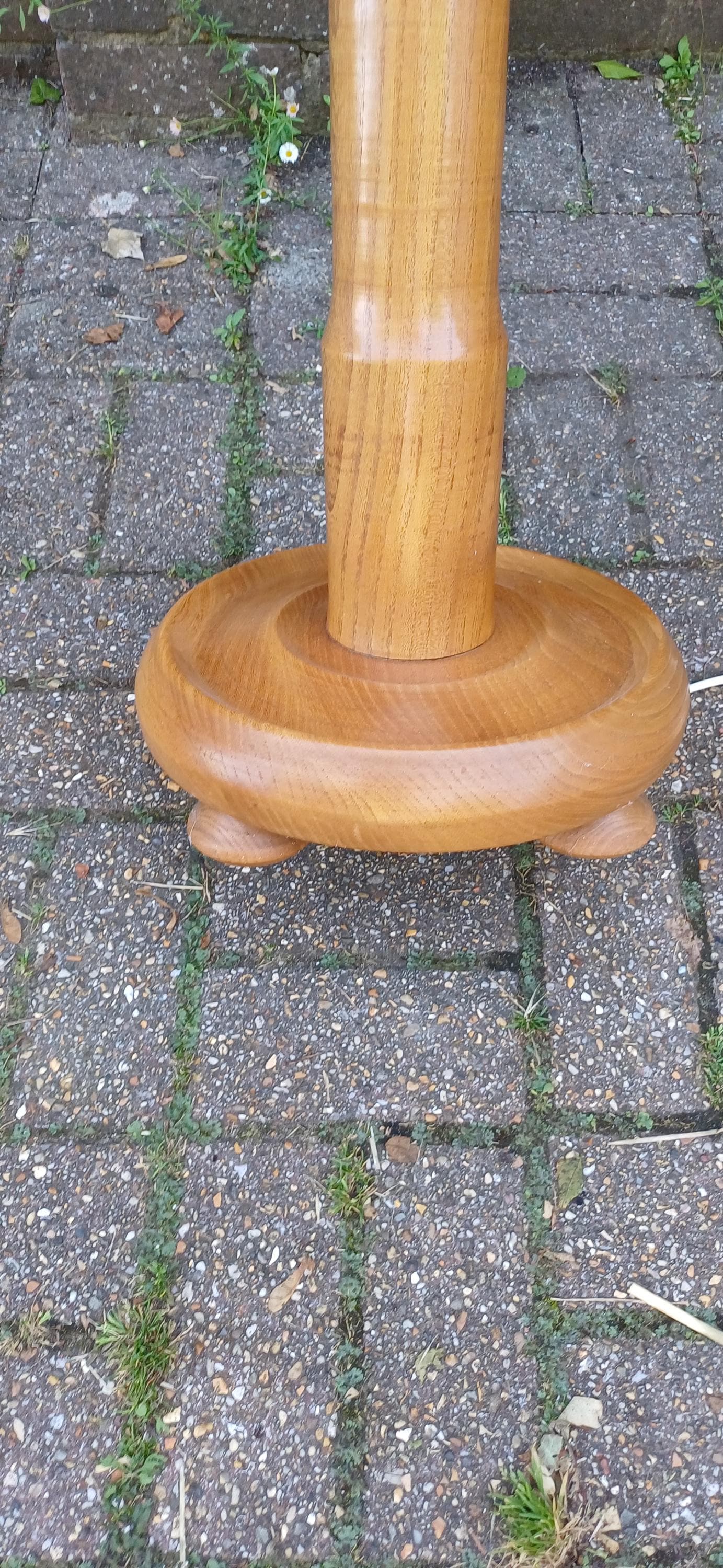 Chunky Yet Elegant Turned Elm Standard Lamp Ercol Style in Great Condition and Working. Free Hand Delivery.