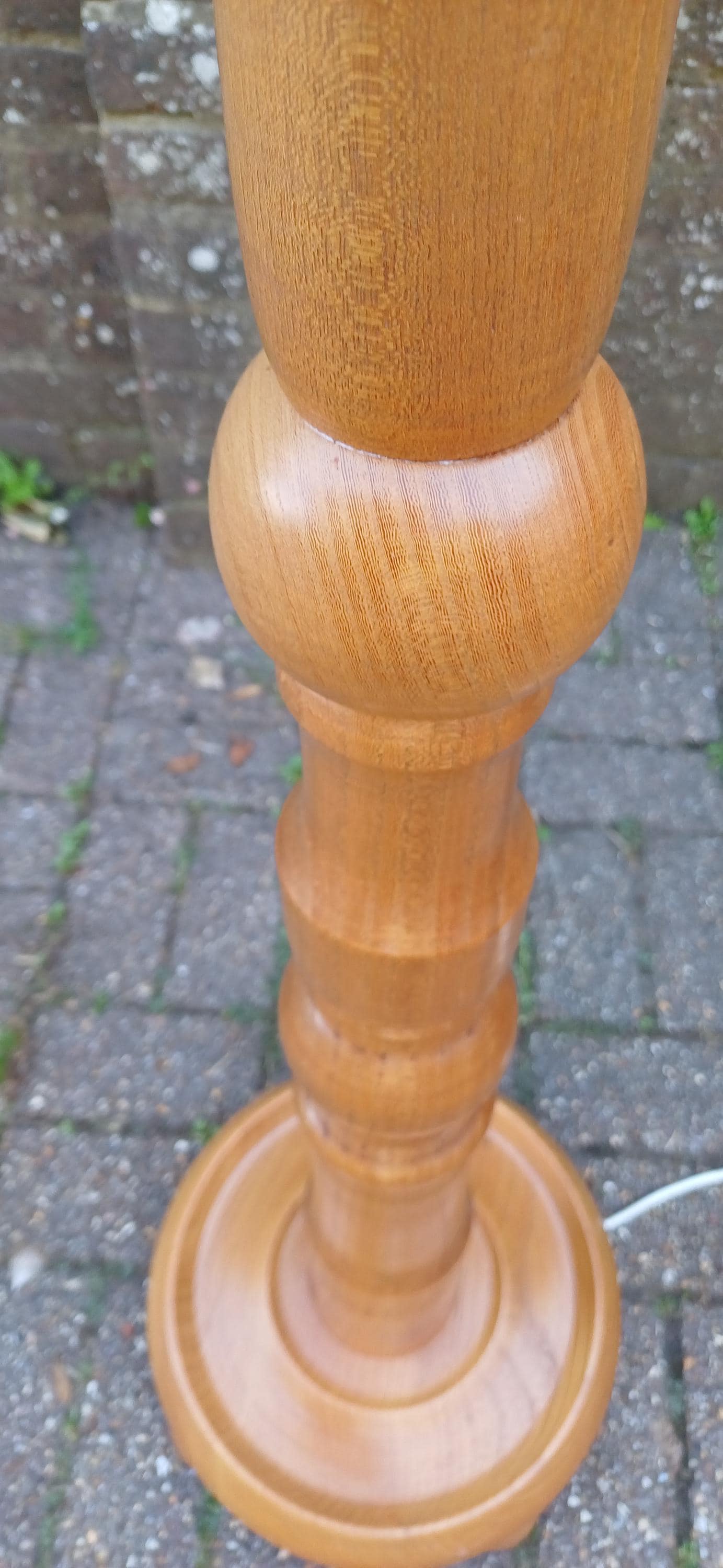 Chunky Yet Elegant Turned Elm Standard Lamp Ercol Style in Great Condition and Working. Free Hand Delivery.