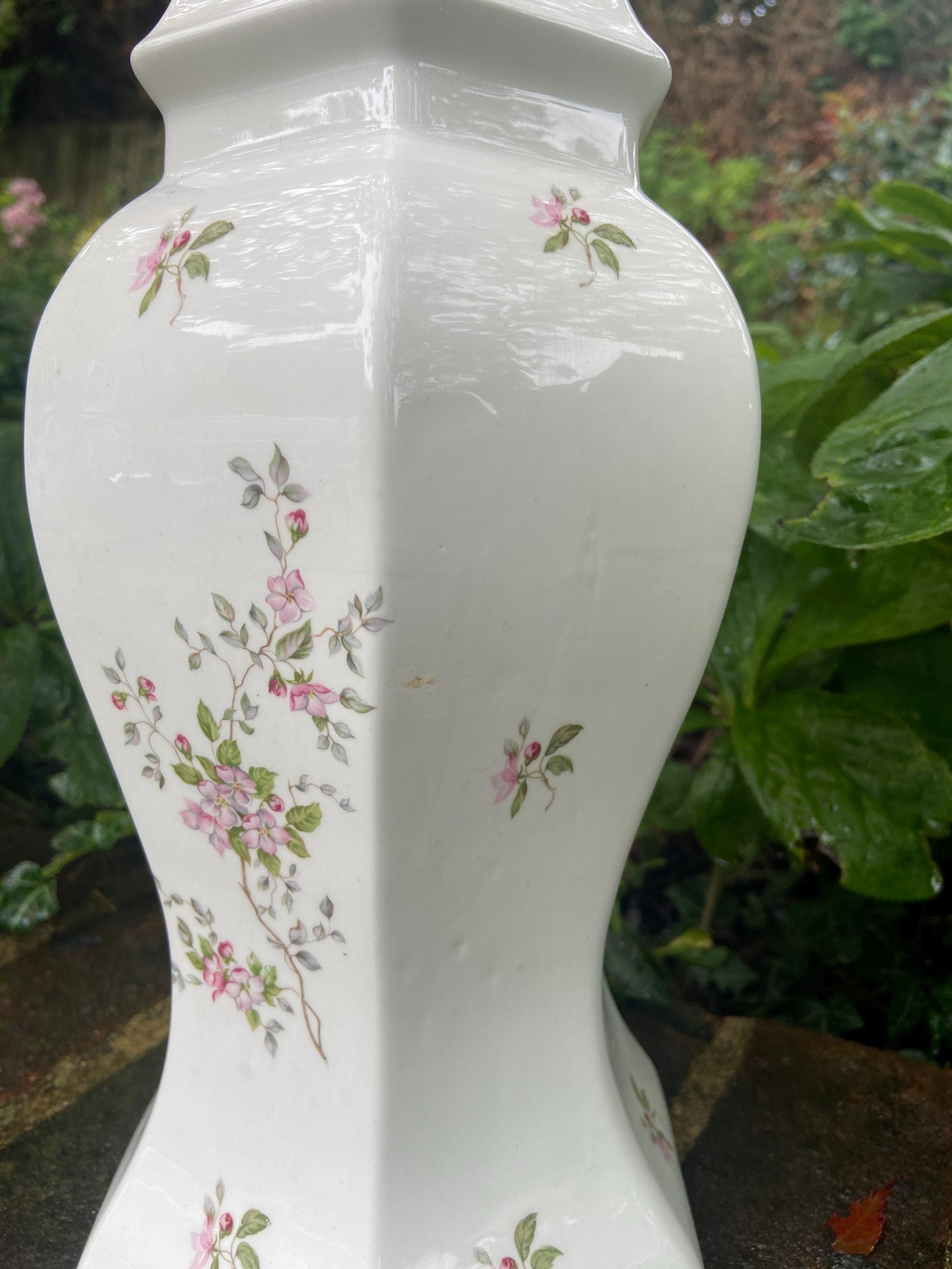 Classic vintage ginger jar, mock oriental ceramic table lamp with flowers - working