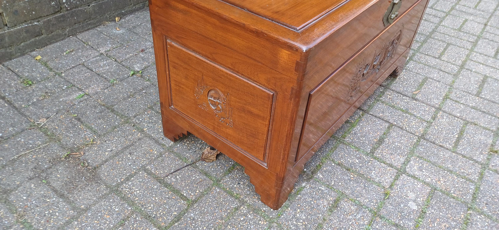 Vintage Carved Camphor Wood Asian Oriental Box / Chest / Trunk/ Coffee Table Near Mint Condition Free Hand Delivery