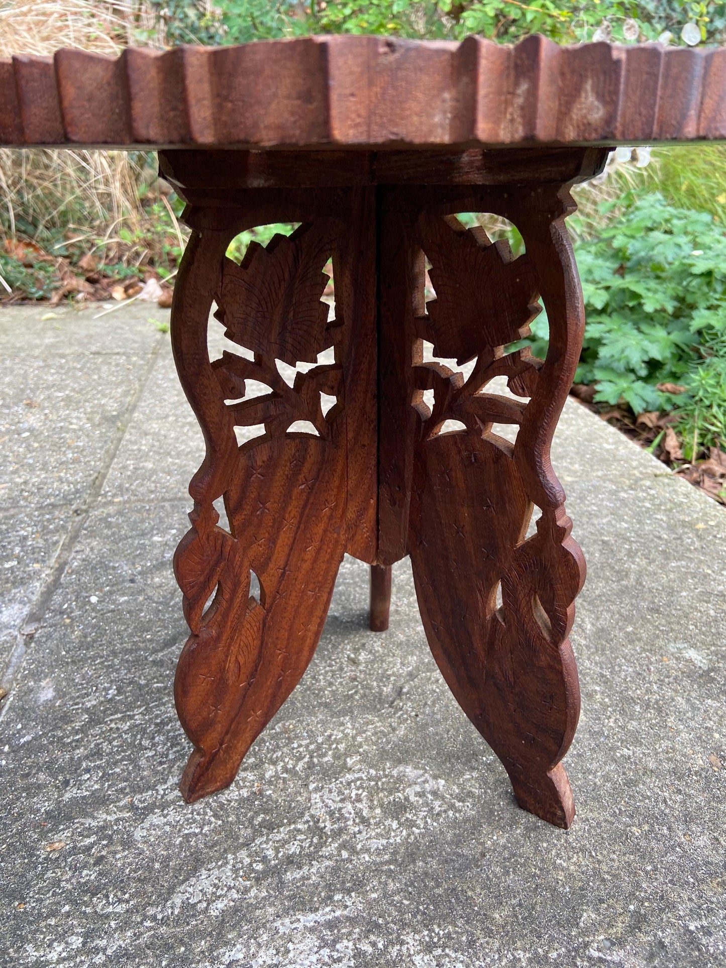Small carved vintage wooden table, folding table, plant stand medium - Asian handicraft