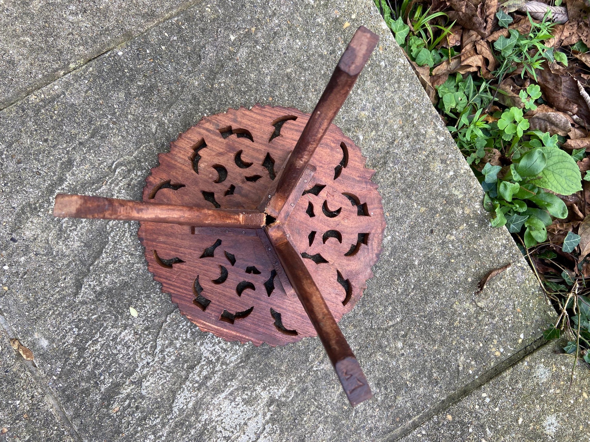 Small carved vintage wooden table, folding table, plant stand medium - Asian handicraft
