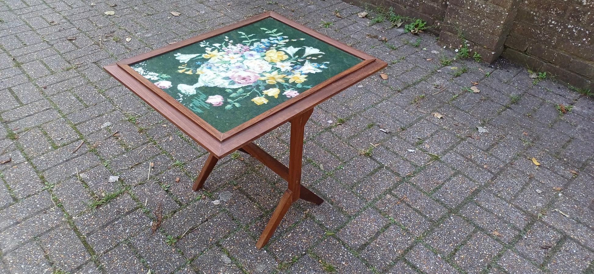 Retro Vintage Mid-Century Folding Fire Screen Guard or Folding Coffee Table with Still Life Tapestry Glazed.
