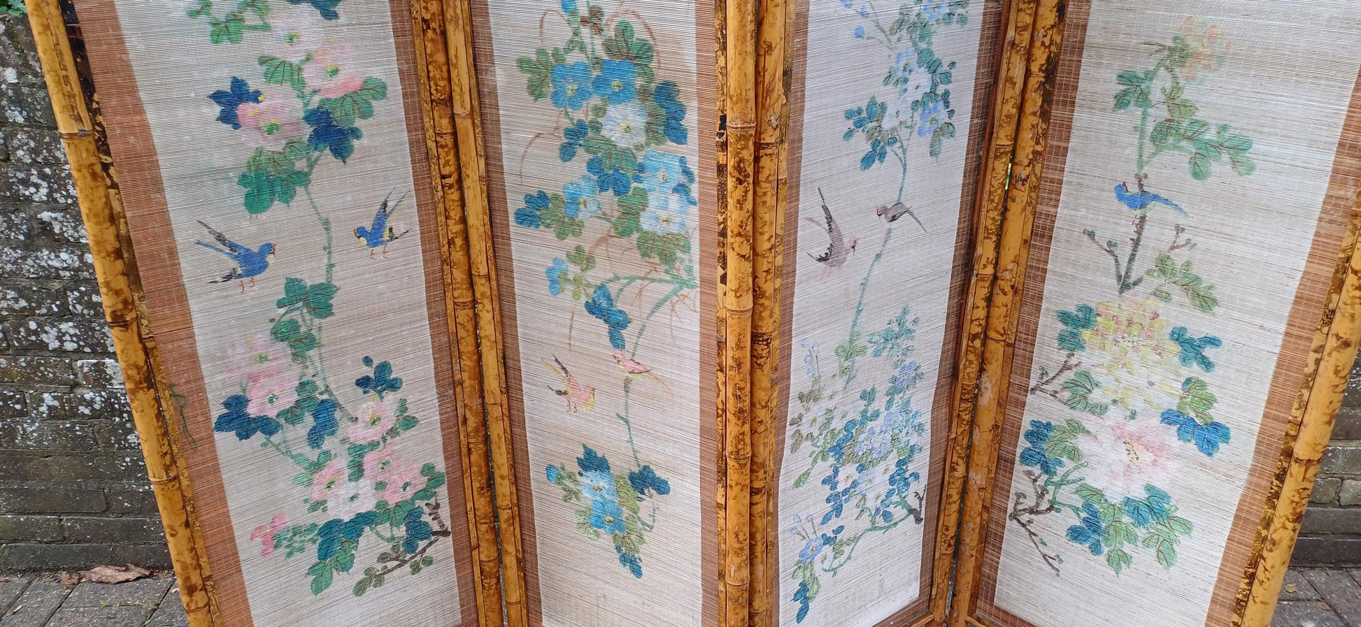 Superb Hand Painted Oriental Style Victorian Bamboo and Rattan Folding Vanity Screen Room Divider. Free Hand Delivery.