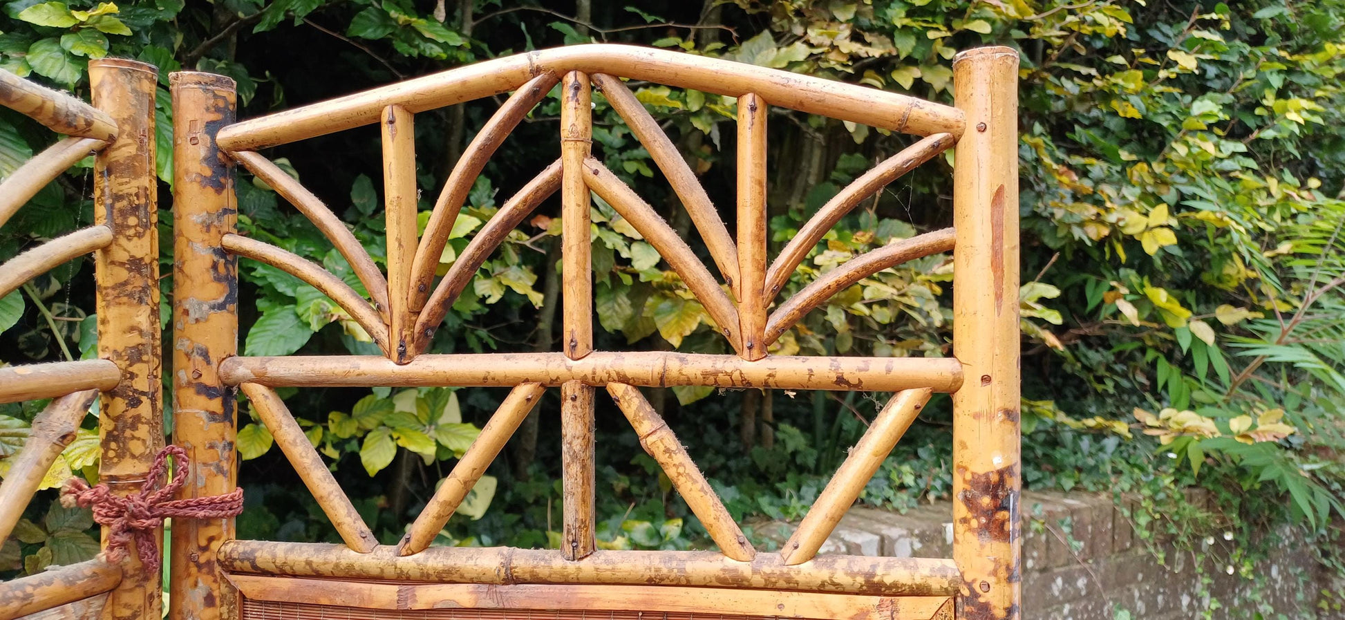 Superb Hand Painted Oriental Style Victorian Bamboo and Rattan Folding Vanity Screen Room Divider. Free Hand Delivery.