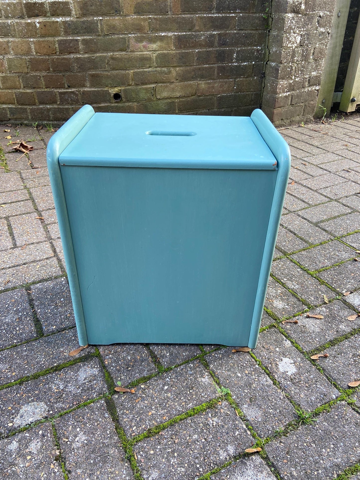 Vintage painted wooden box or stool, wooden trunk or wooden laundry bin basket – turquoise, duck egg blue, upcycle project