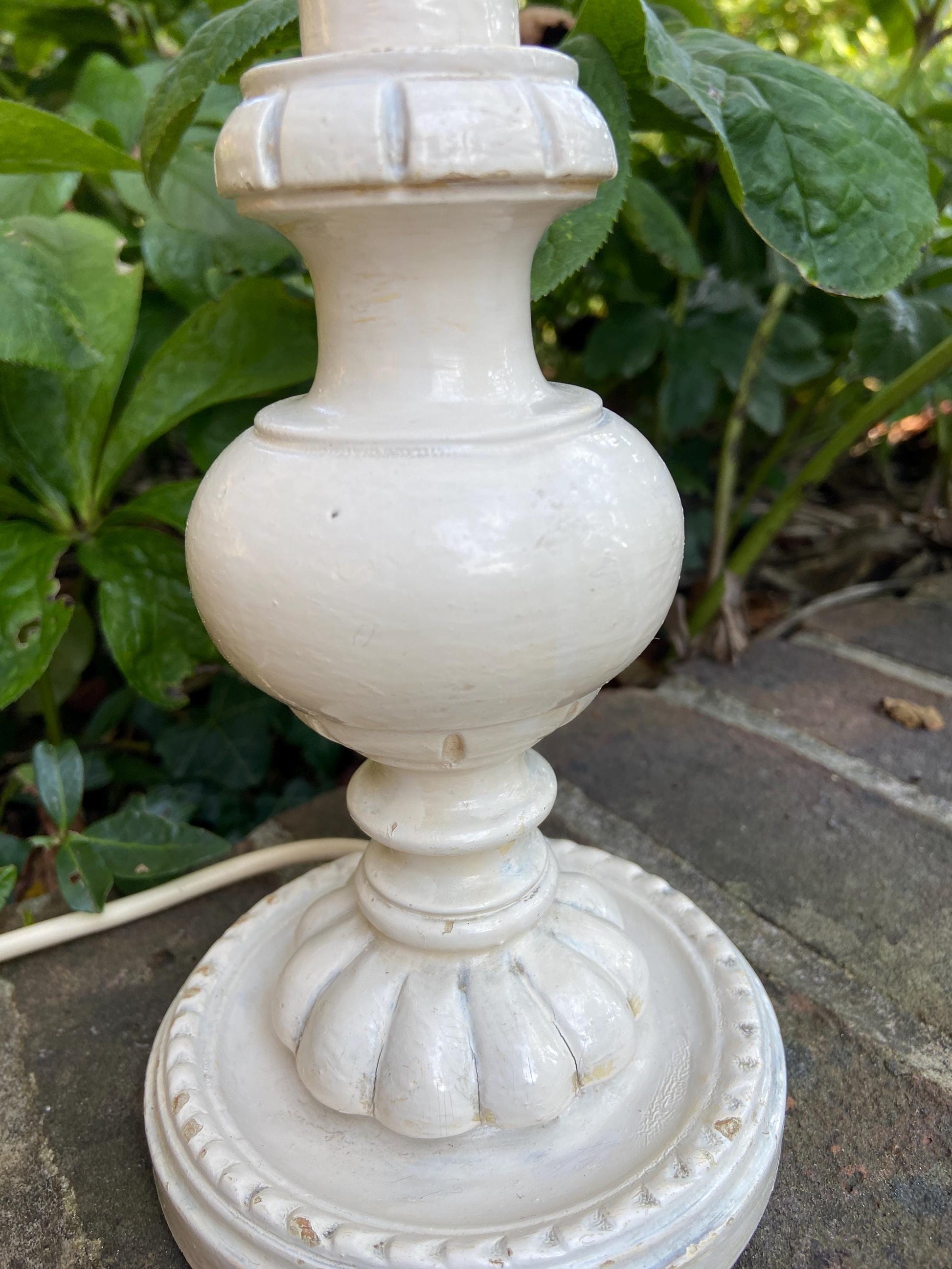 Vintage French white painted table lamp, retro table lamp - working